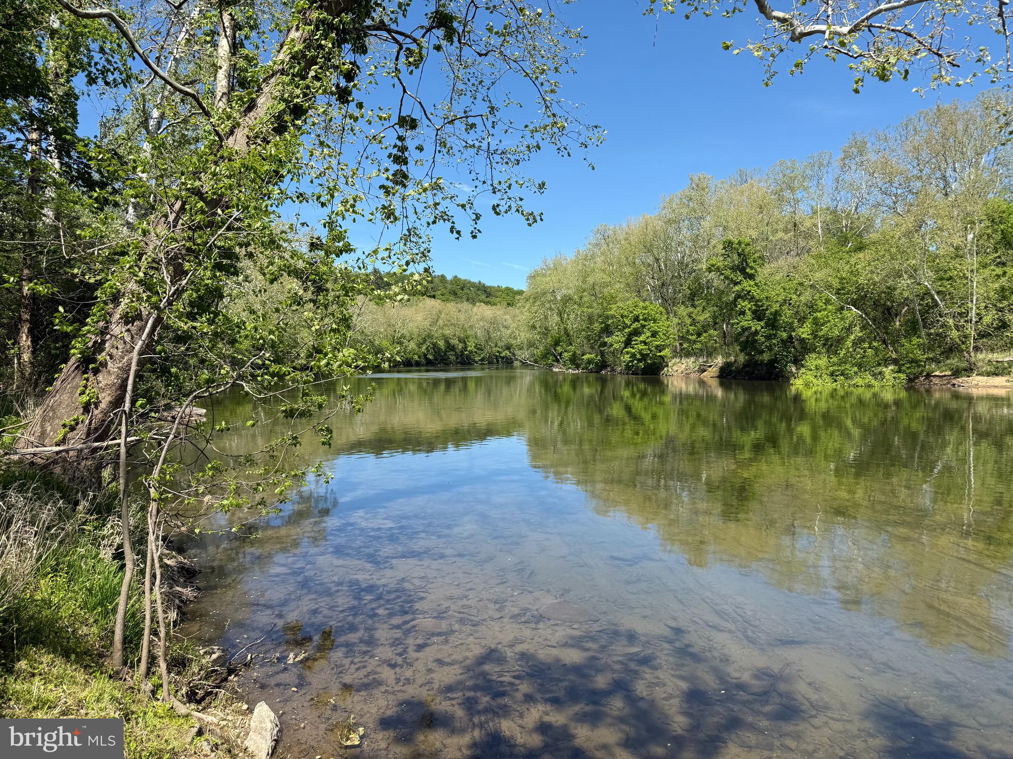 RIVER OAK - Land