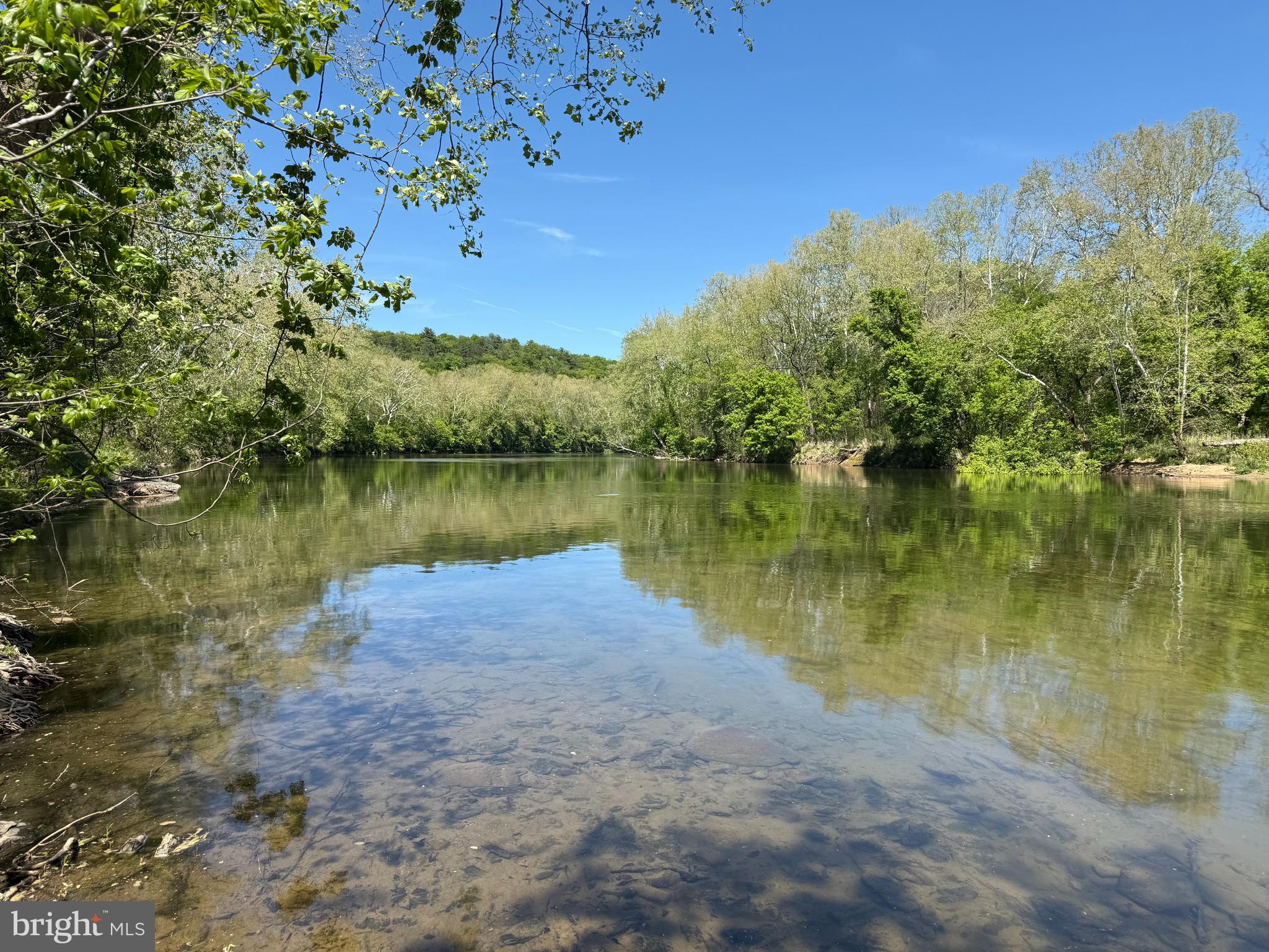 RIVER OAK - Land