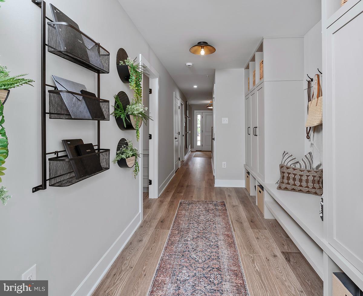 418 SYDNEY LANE