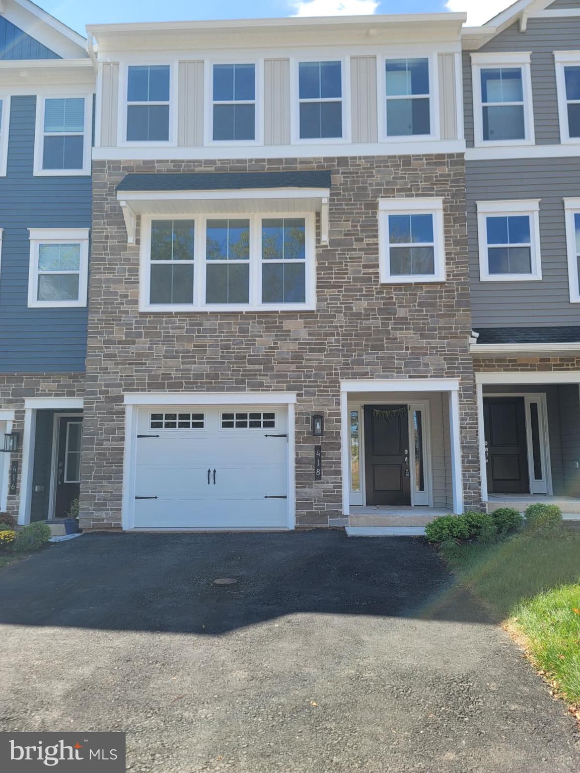 STERLING WALK - Residential Lease