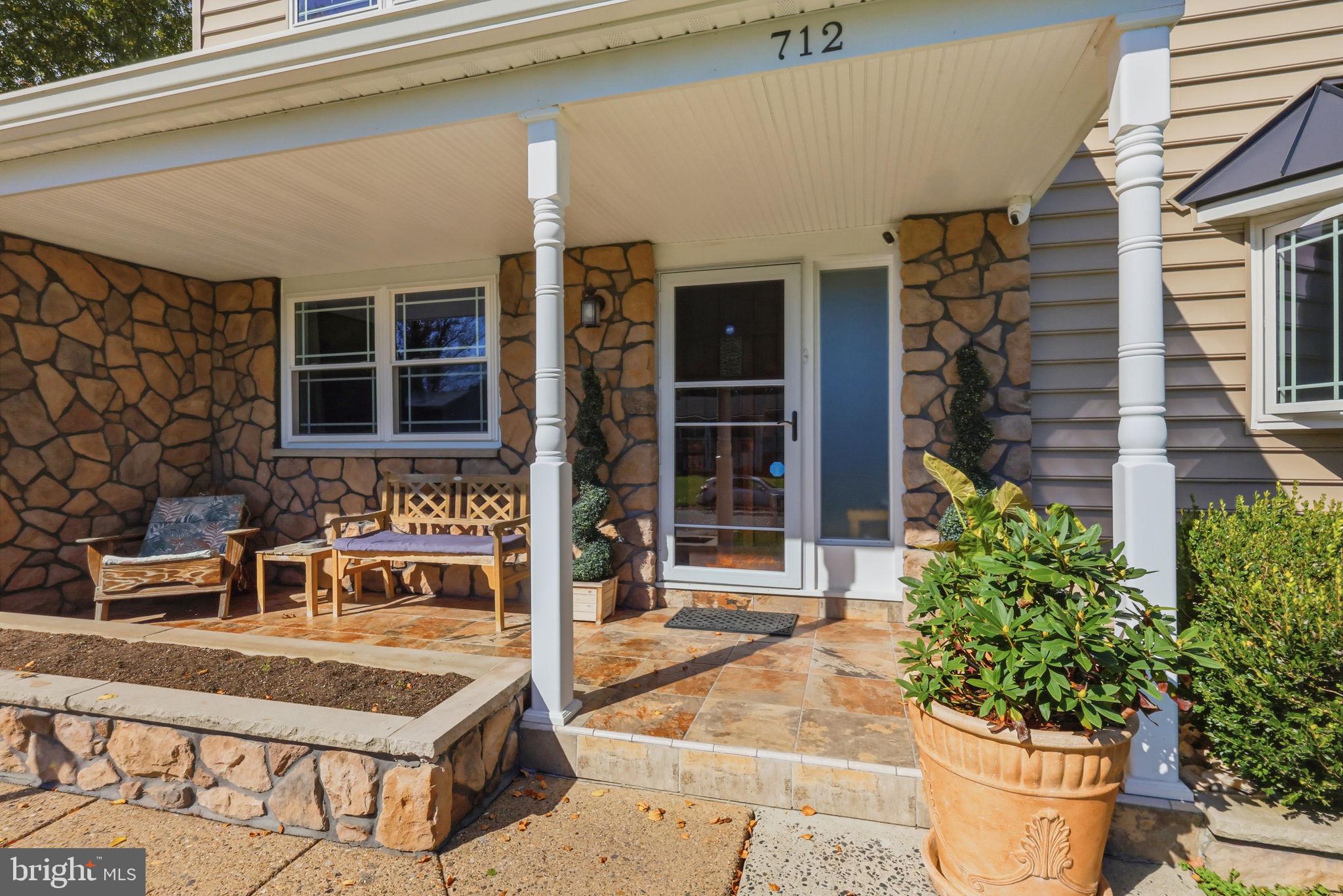 712 PENNSDALE DRIVE