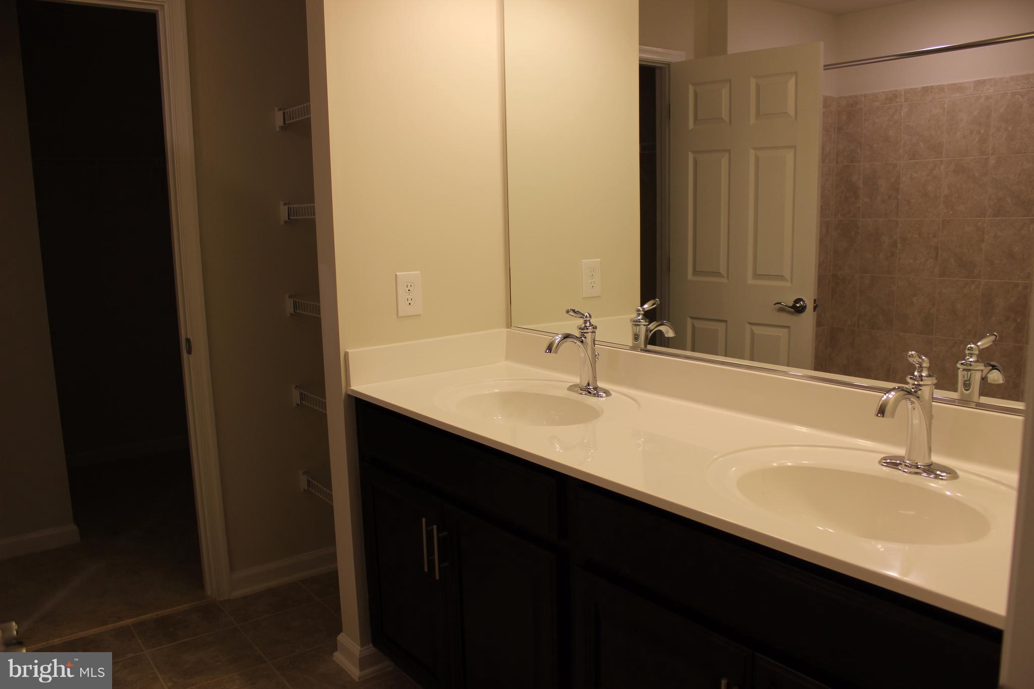 CHERRY HILL CROSSING CONDOMINIUM - Residential Lease