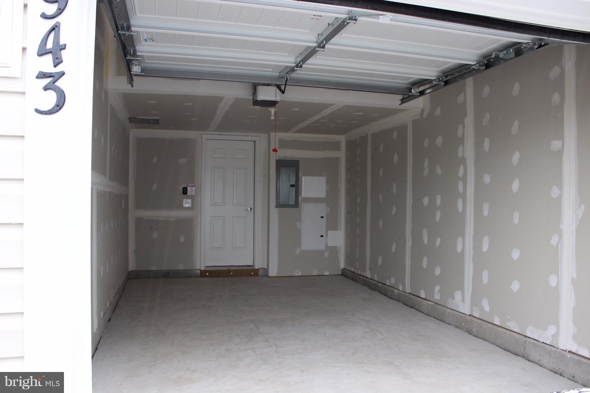 CHERRY HILL CROSSING CONDOMINIUM - Residential Lease