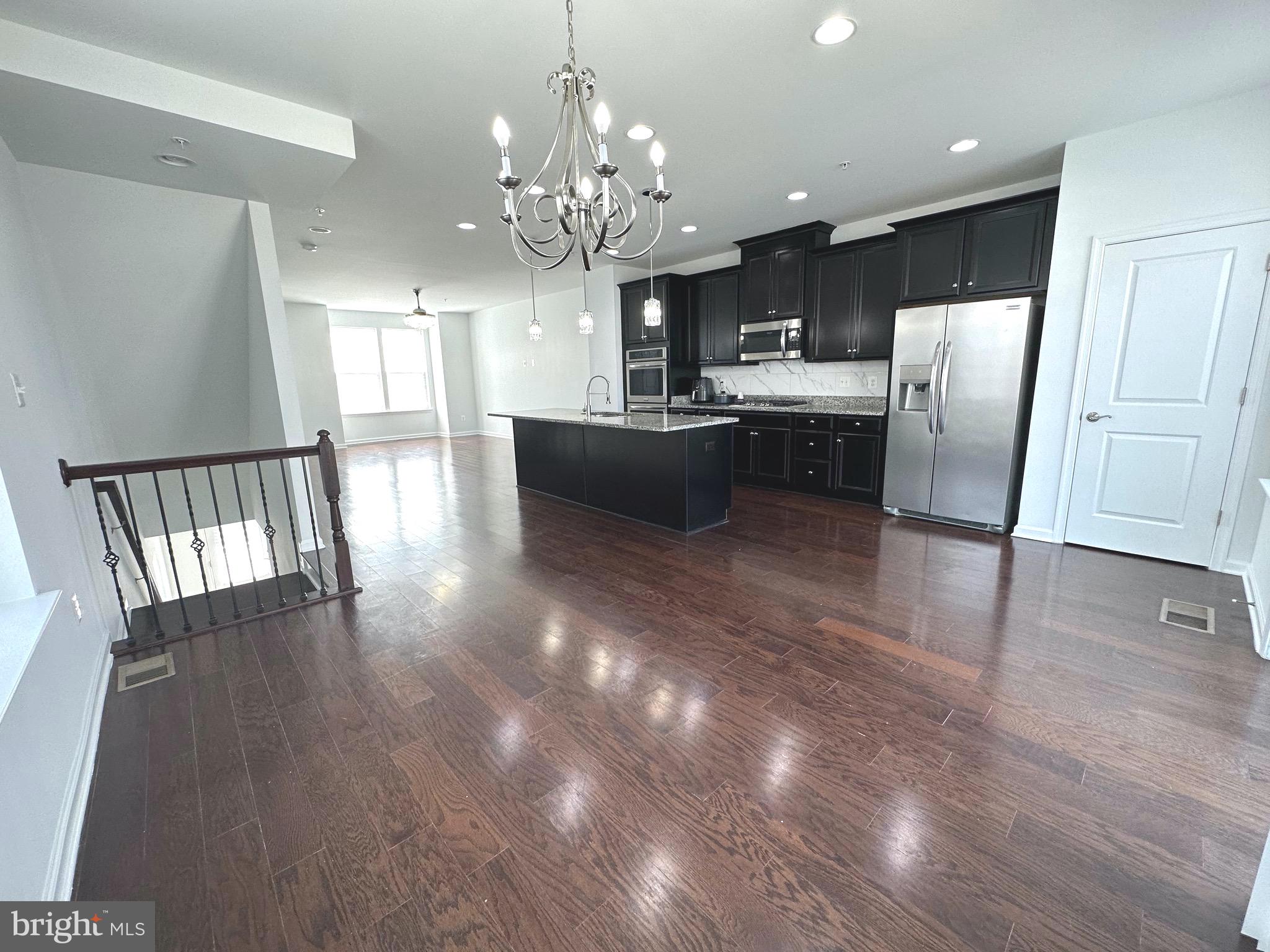 METRO POINTE - Residential