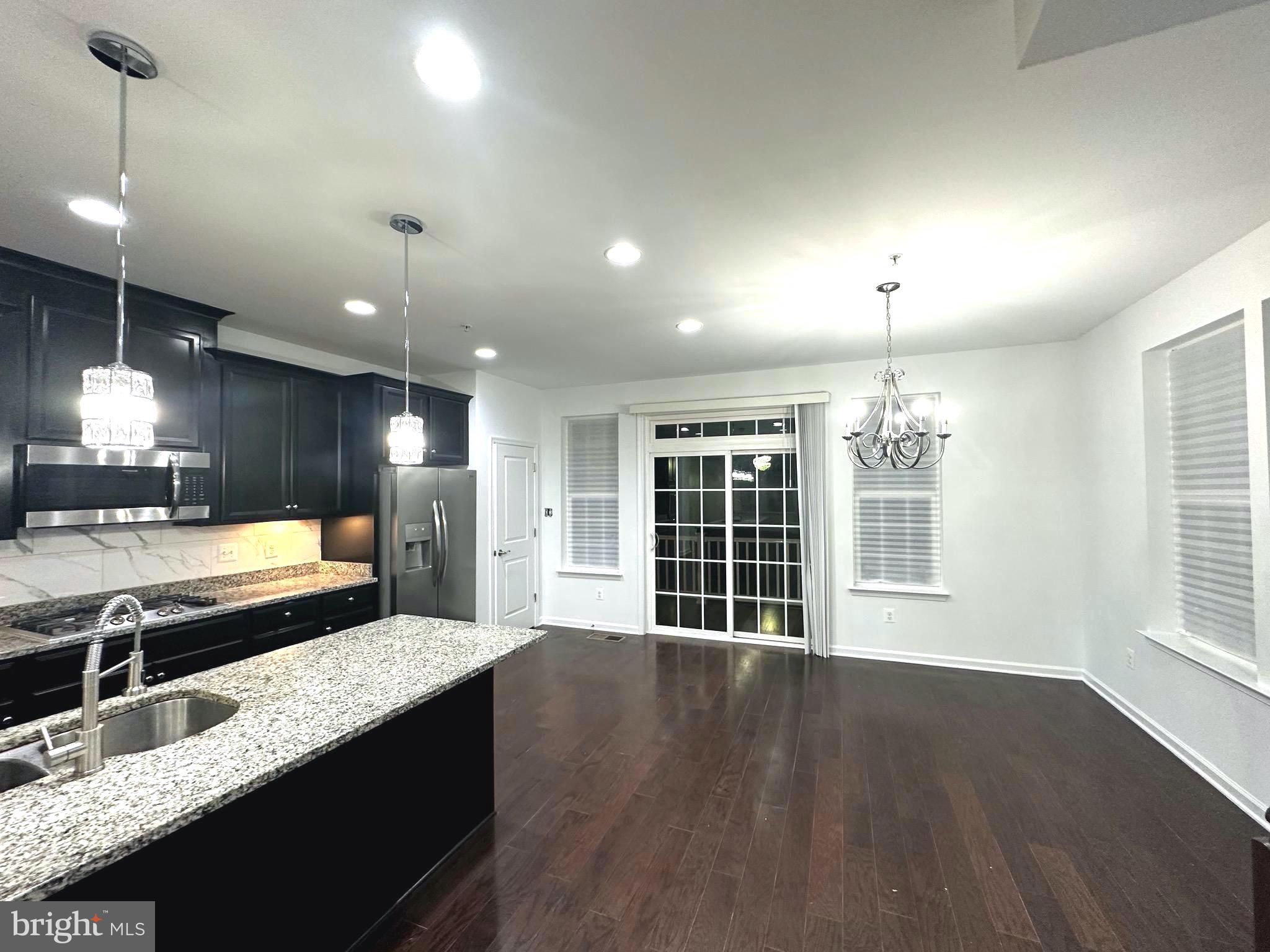 METRO POINTE - Residential