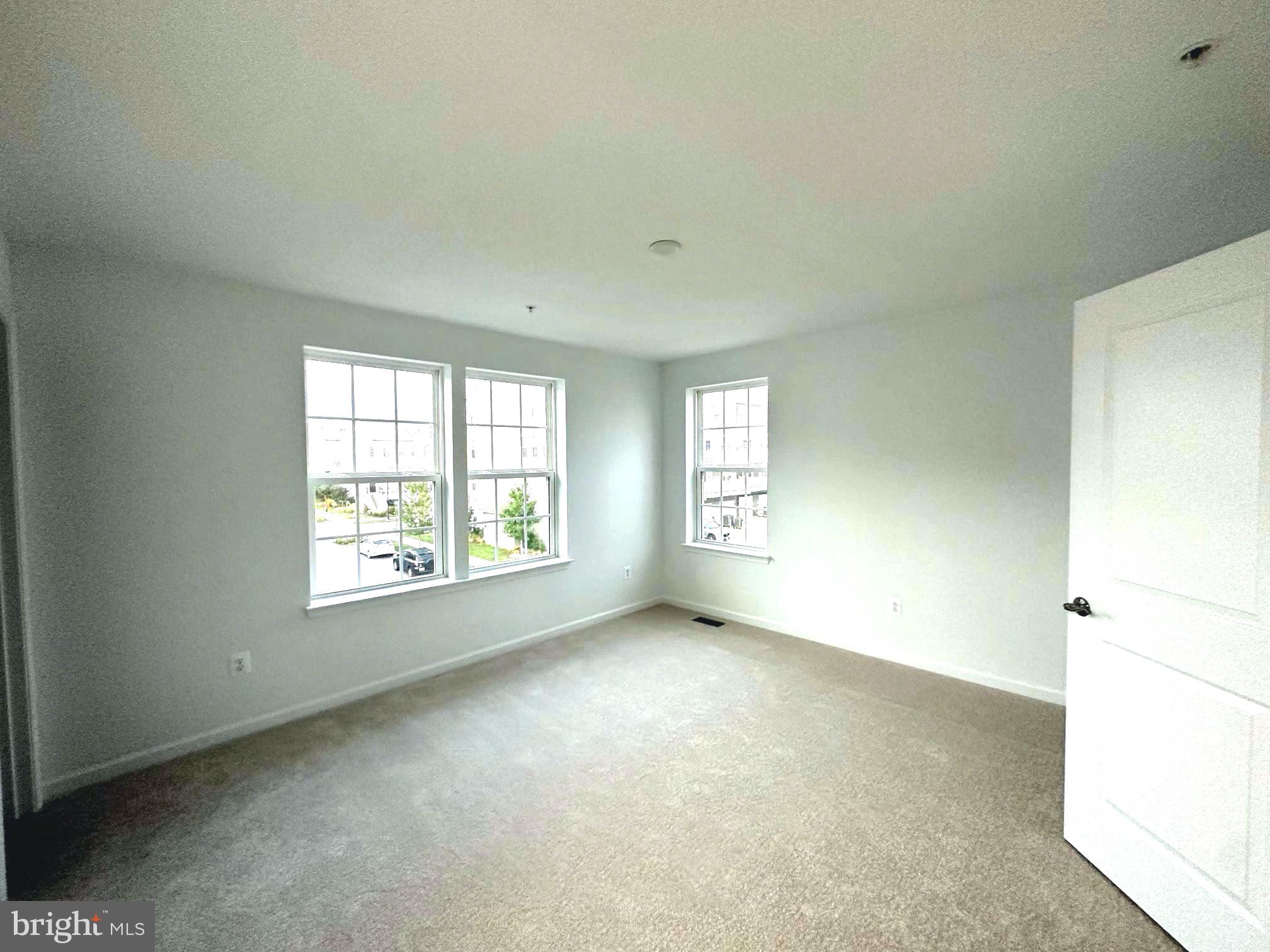 METRO POINTE - Residential