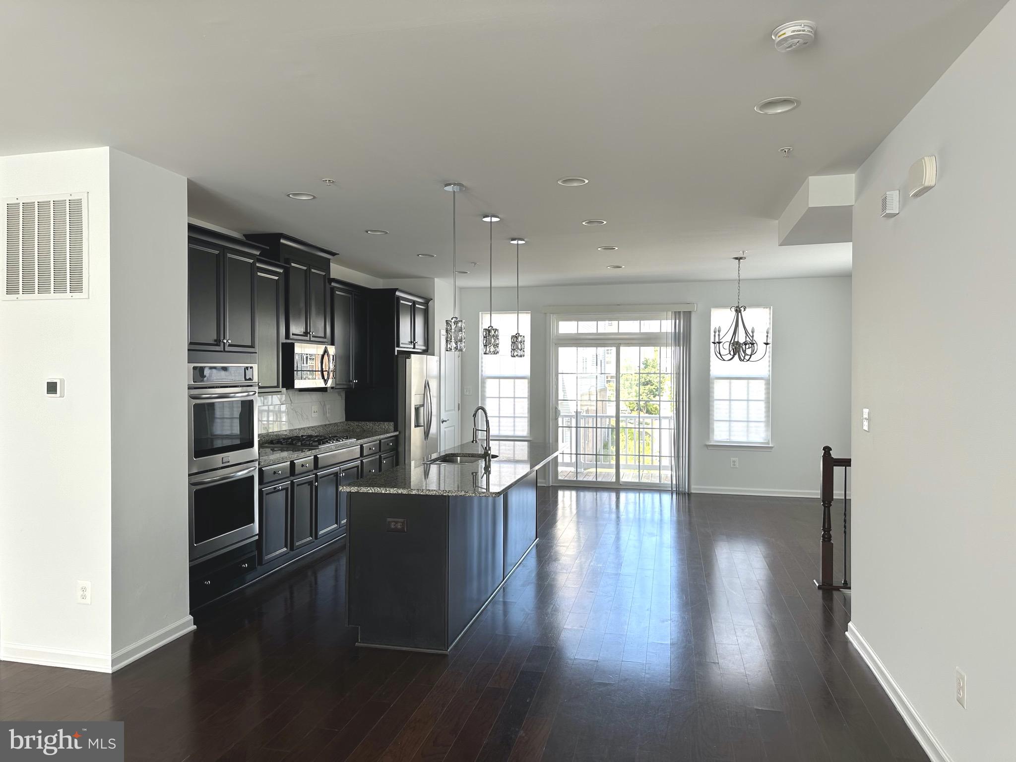 METRO POINTE - Residential