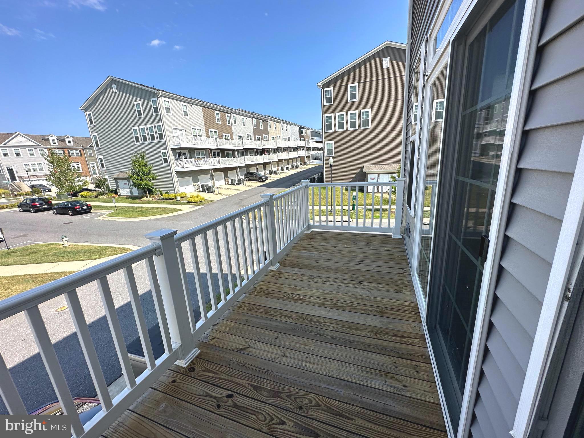 METRO POINTE - Residential