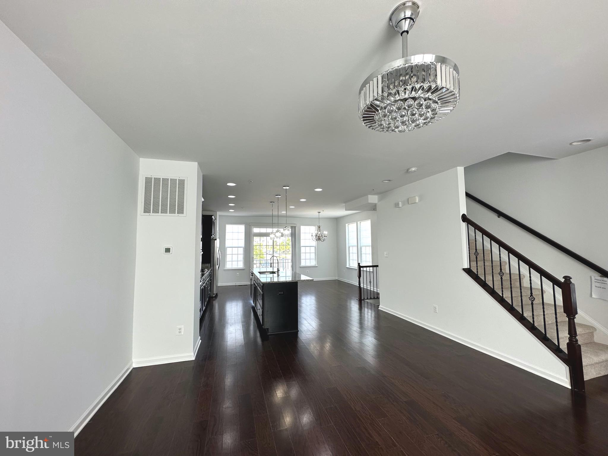 METRO POINTE - Residential