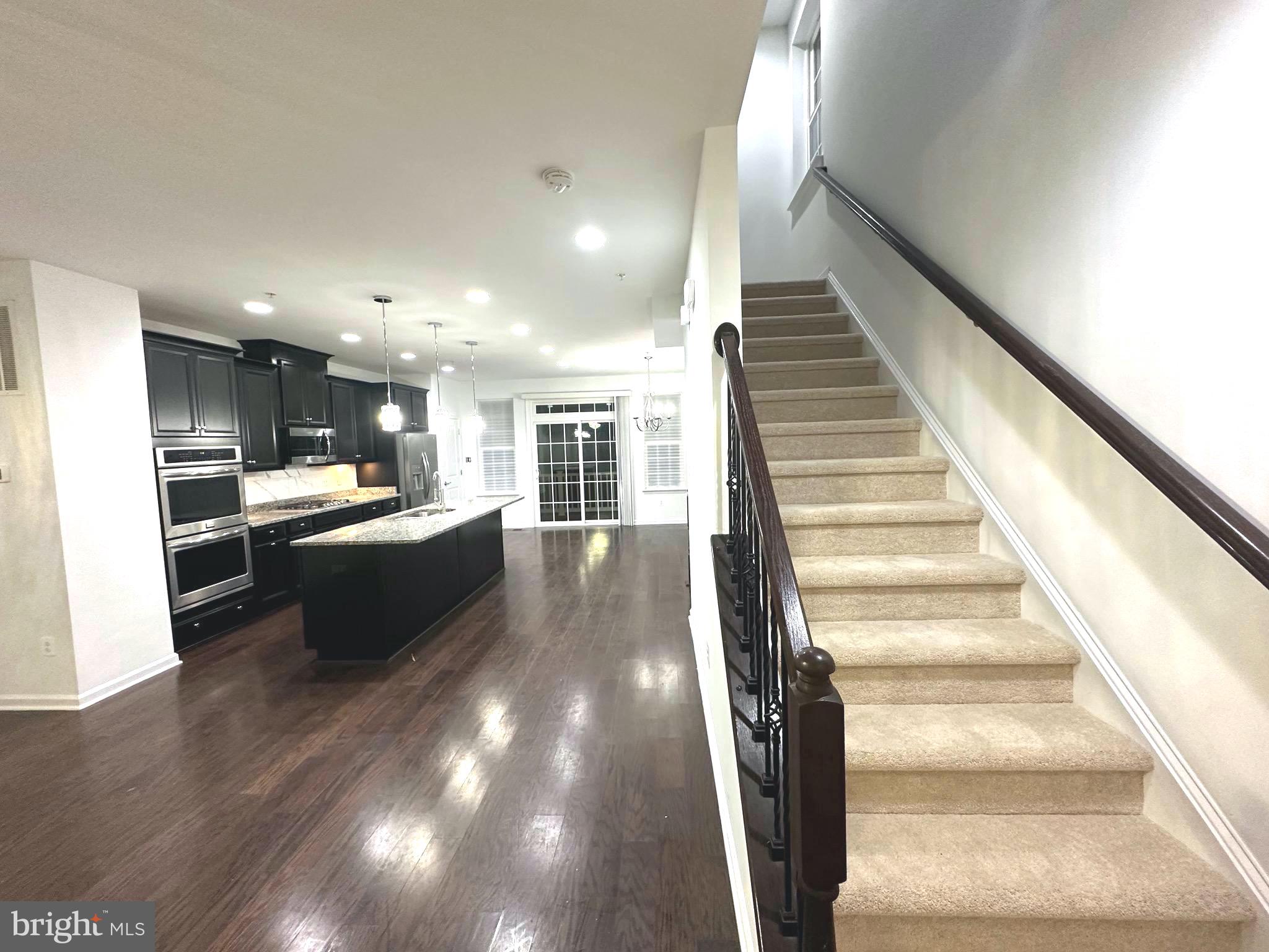 METRO POINTE - Residential