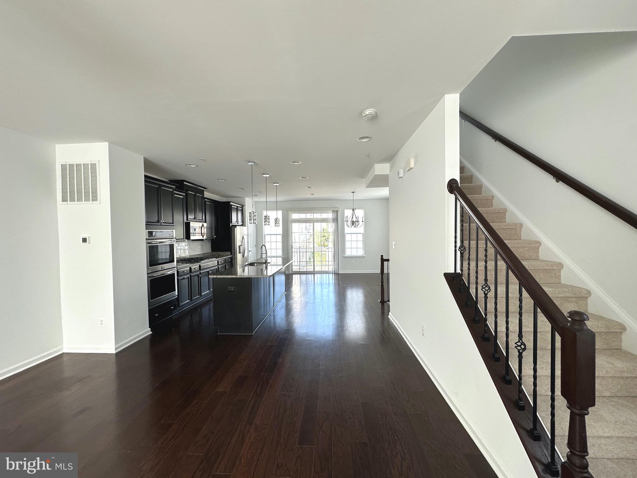 METRO POINTE - Residential