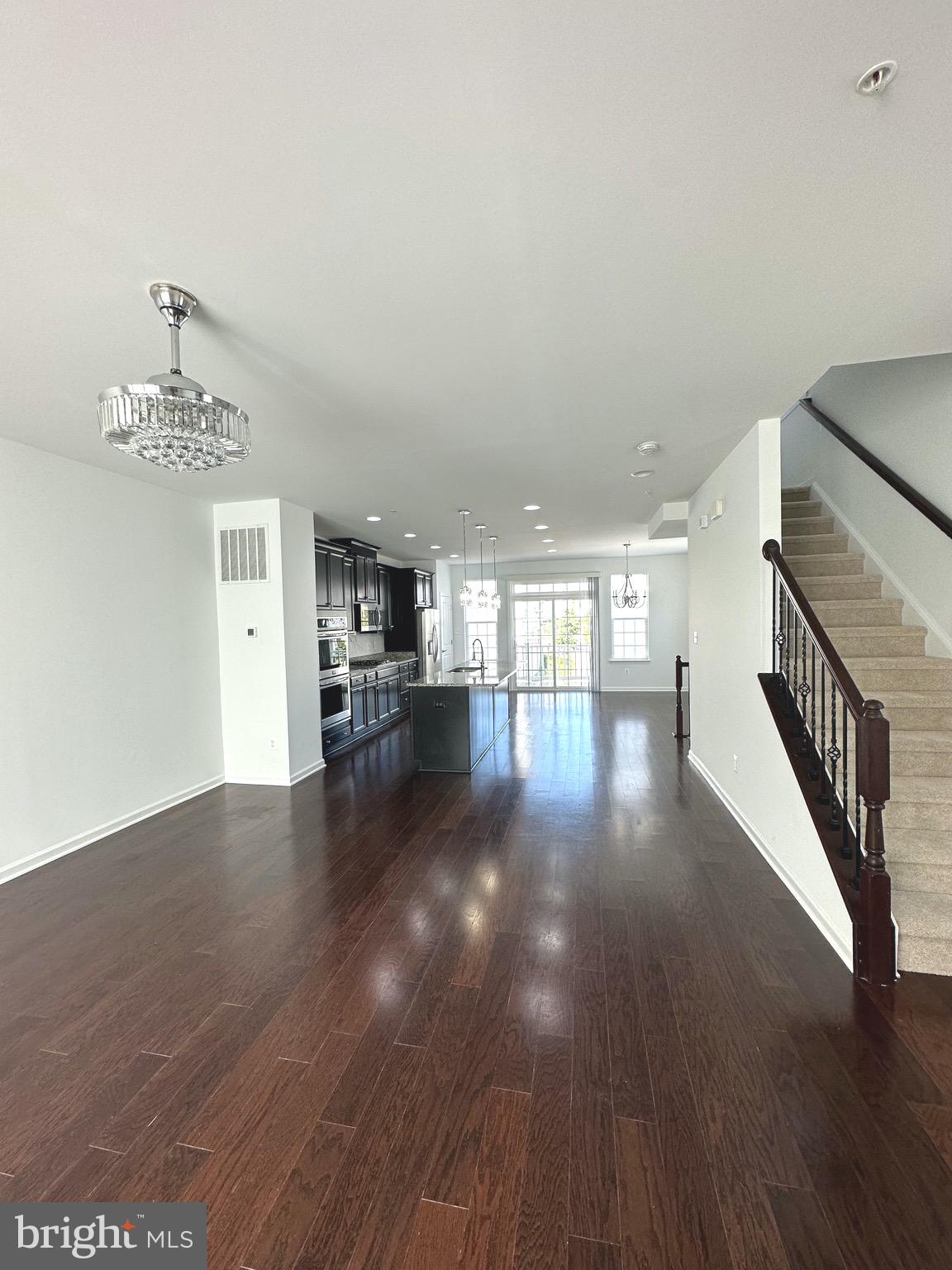 METRO POINTE - Residential