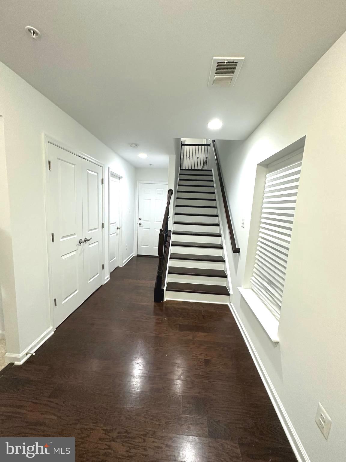 METRO POINTE - Residential