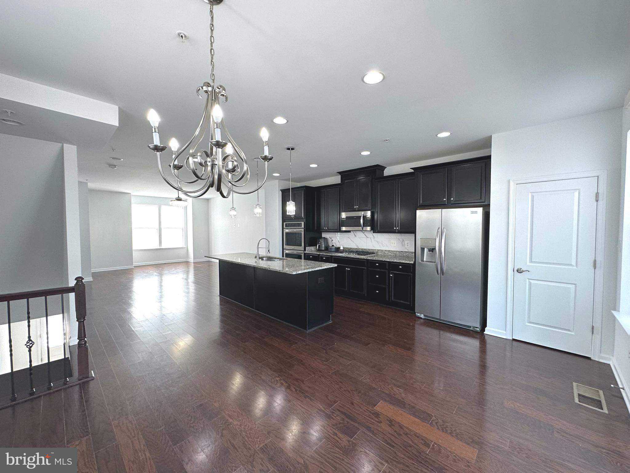 METRO POINTE - Residential