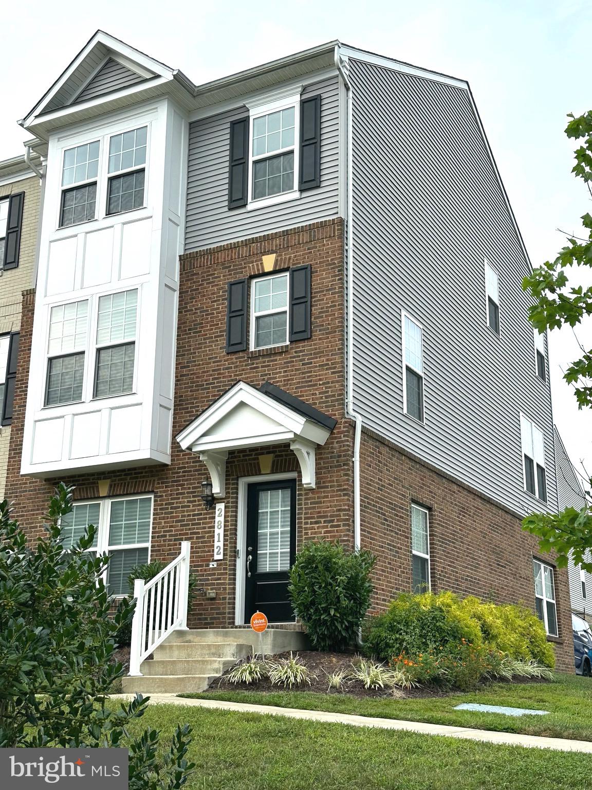 METRO POINTE - Residential