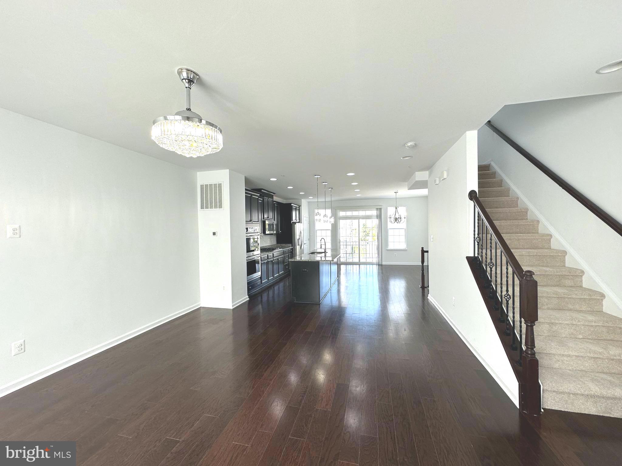 METRO POINTE - Residential