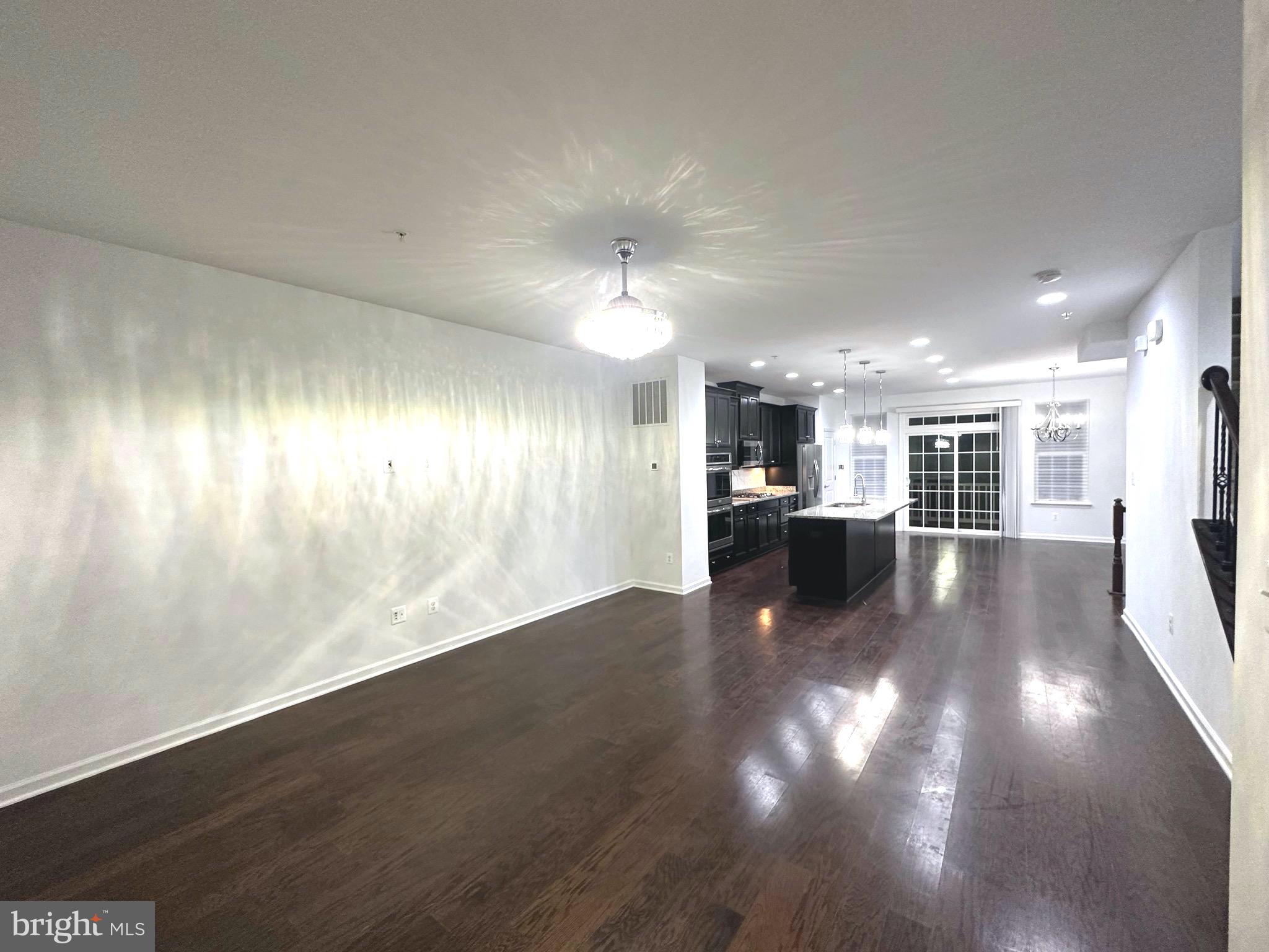 METRO POINTE - Residential