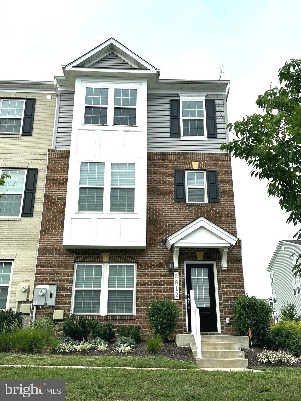 METRO POINTE - Residential