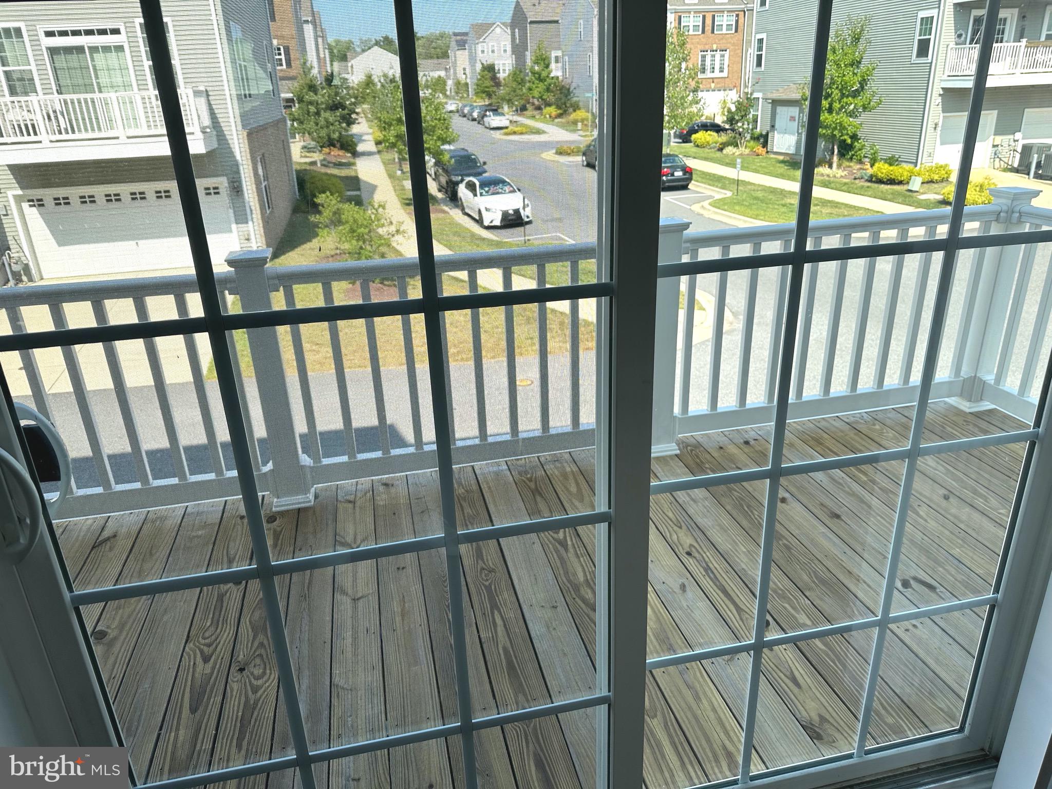 METRO POINTE - Residential