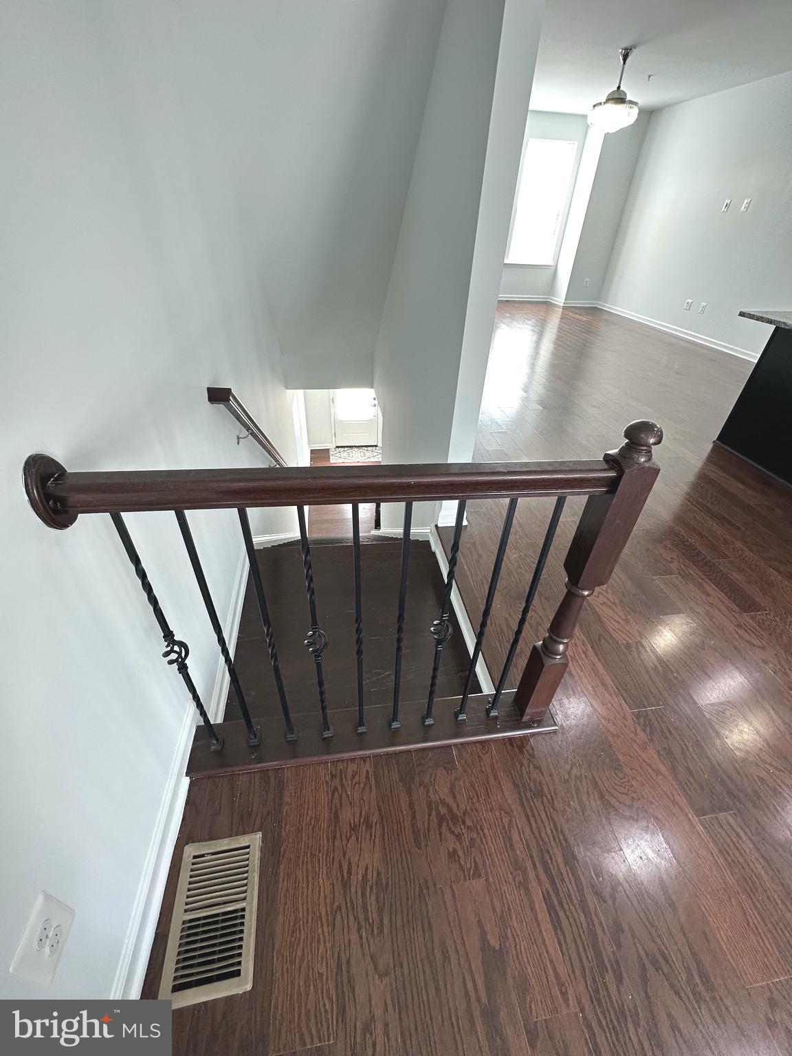 METRO POINTE - Residential