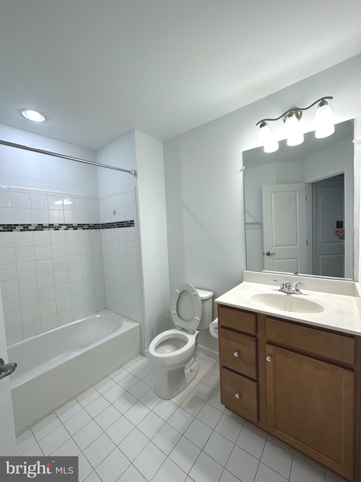 METRO POINTE - Residential