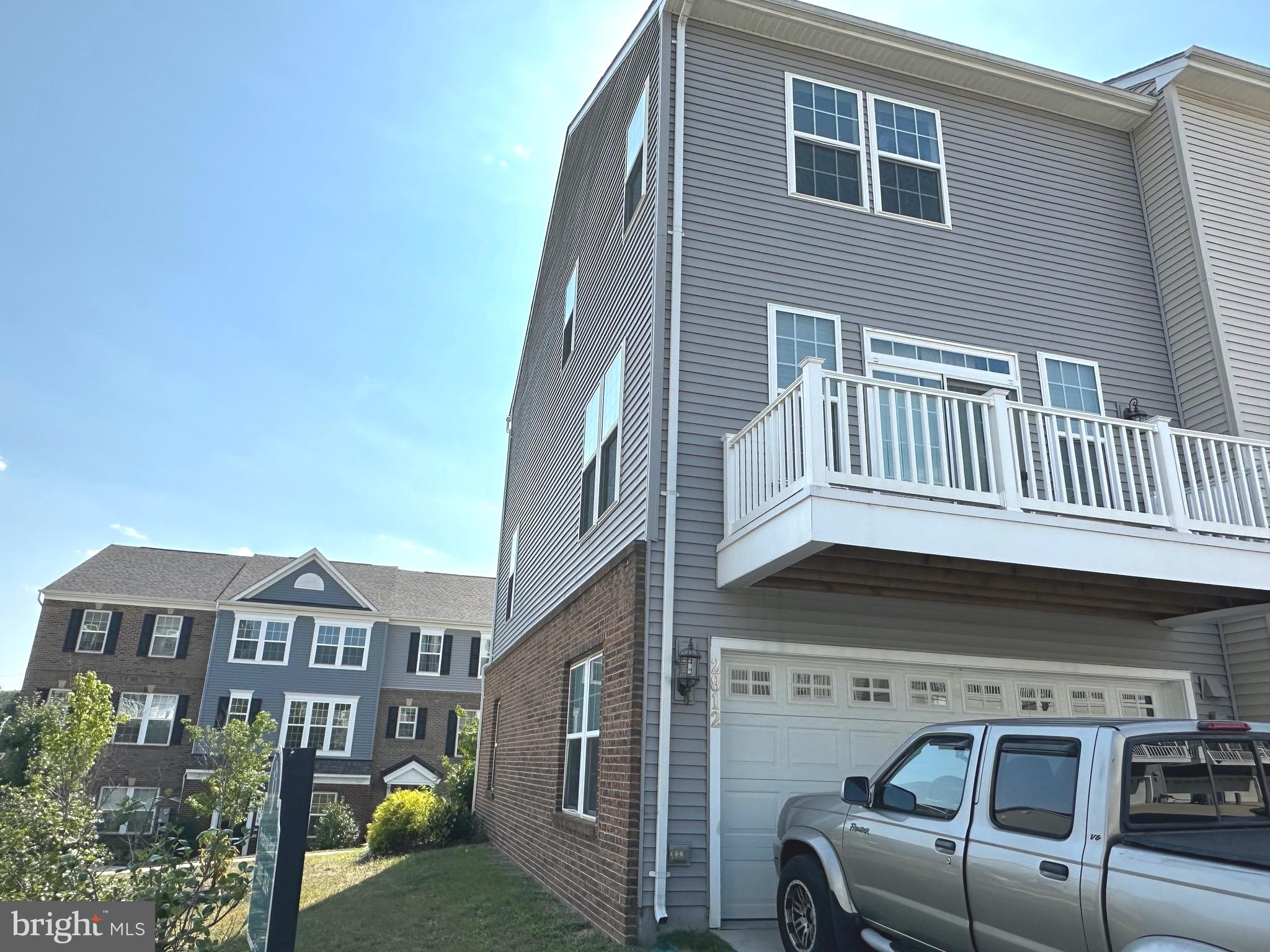 METRO POINTE - Residential