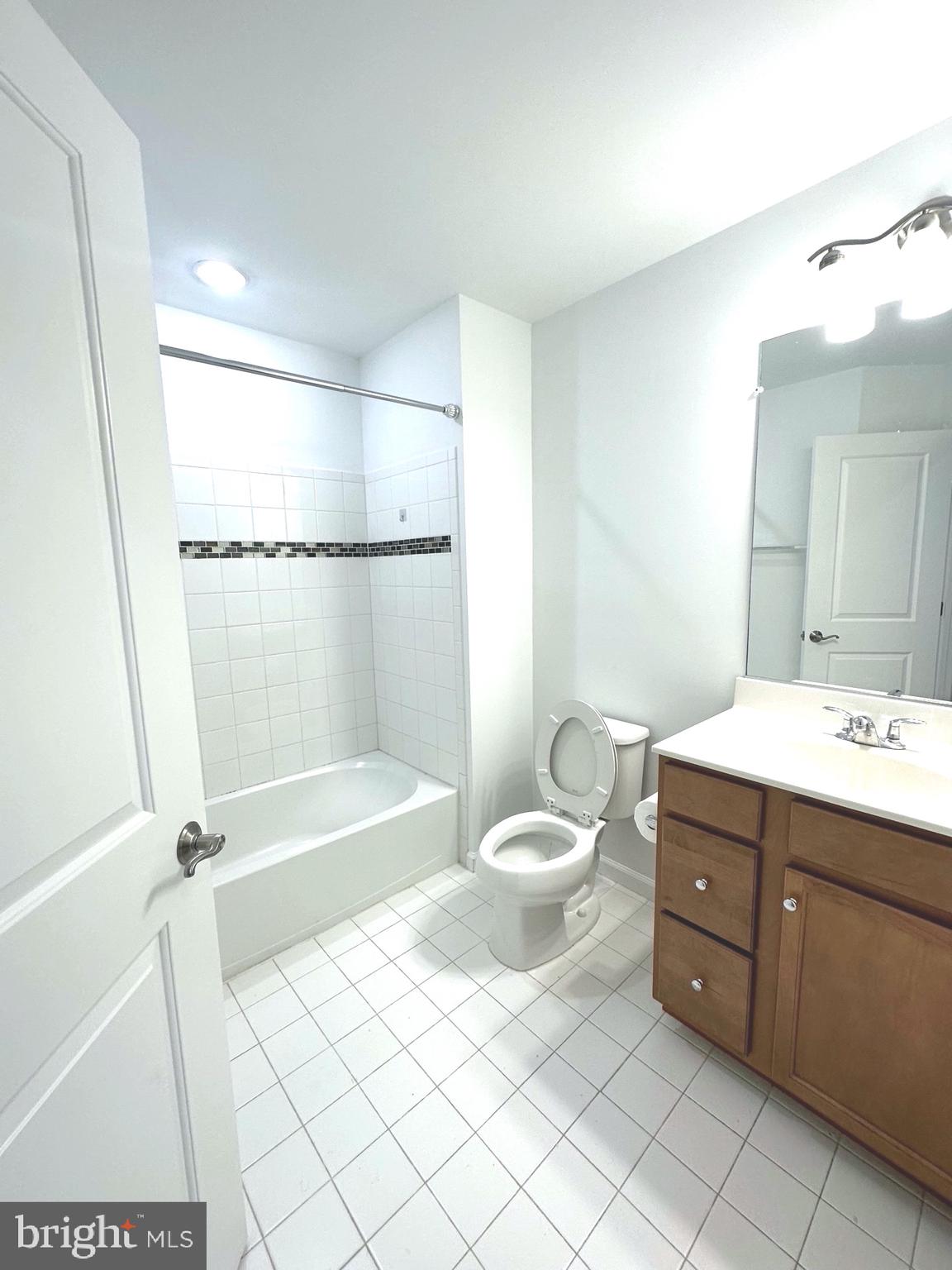 METRO POINTE - Residential