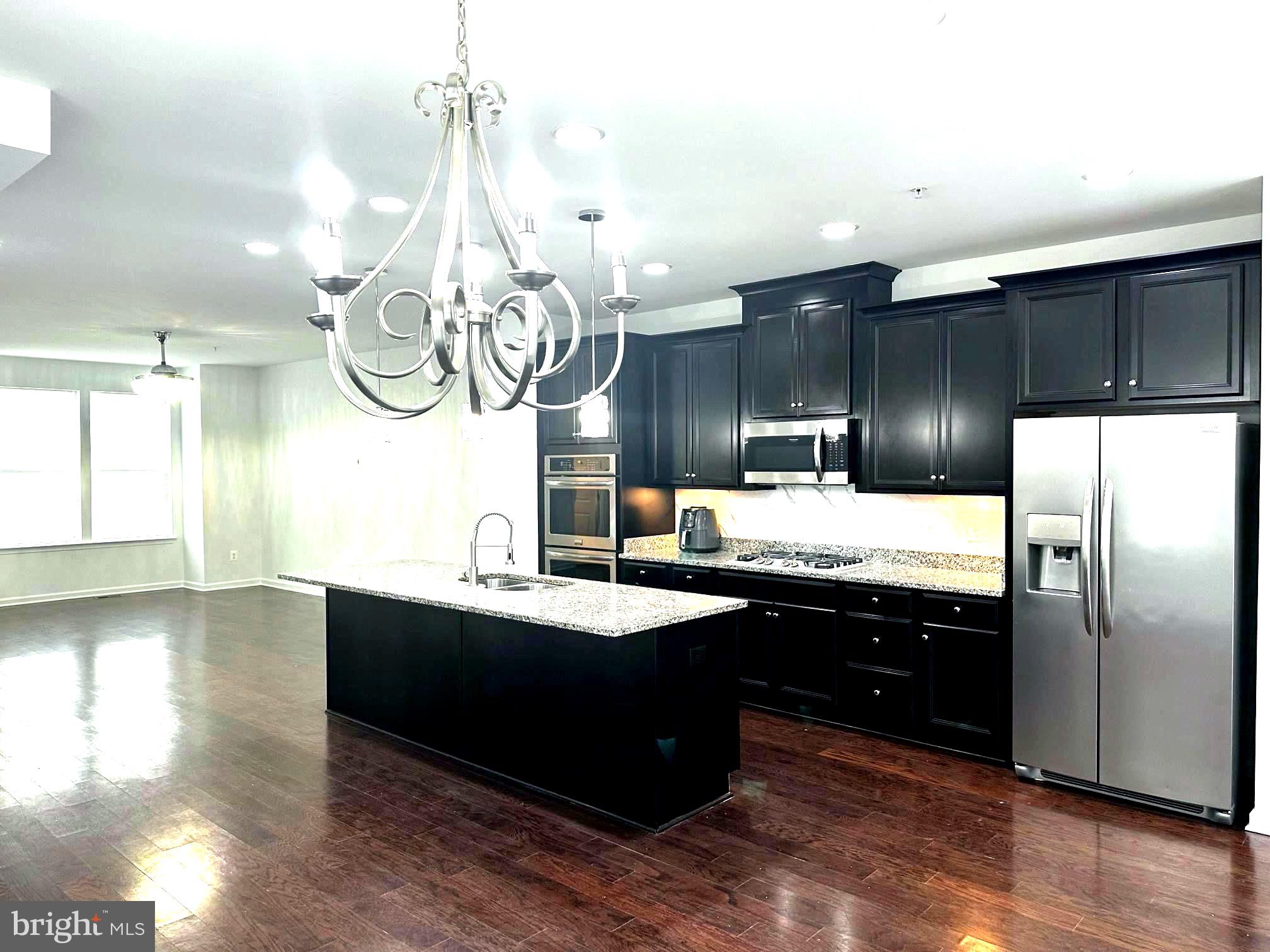 METRO POINTE - Residential