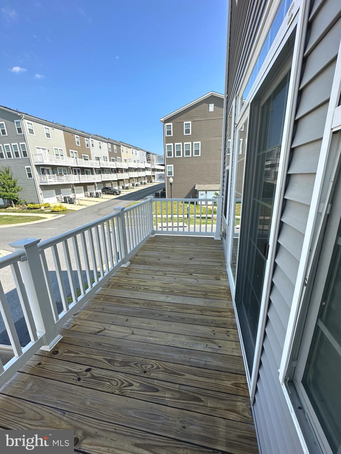 METRO POINTE - Residential