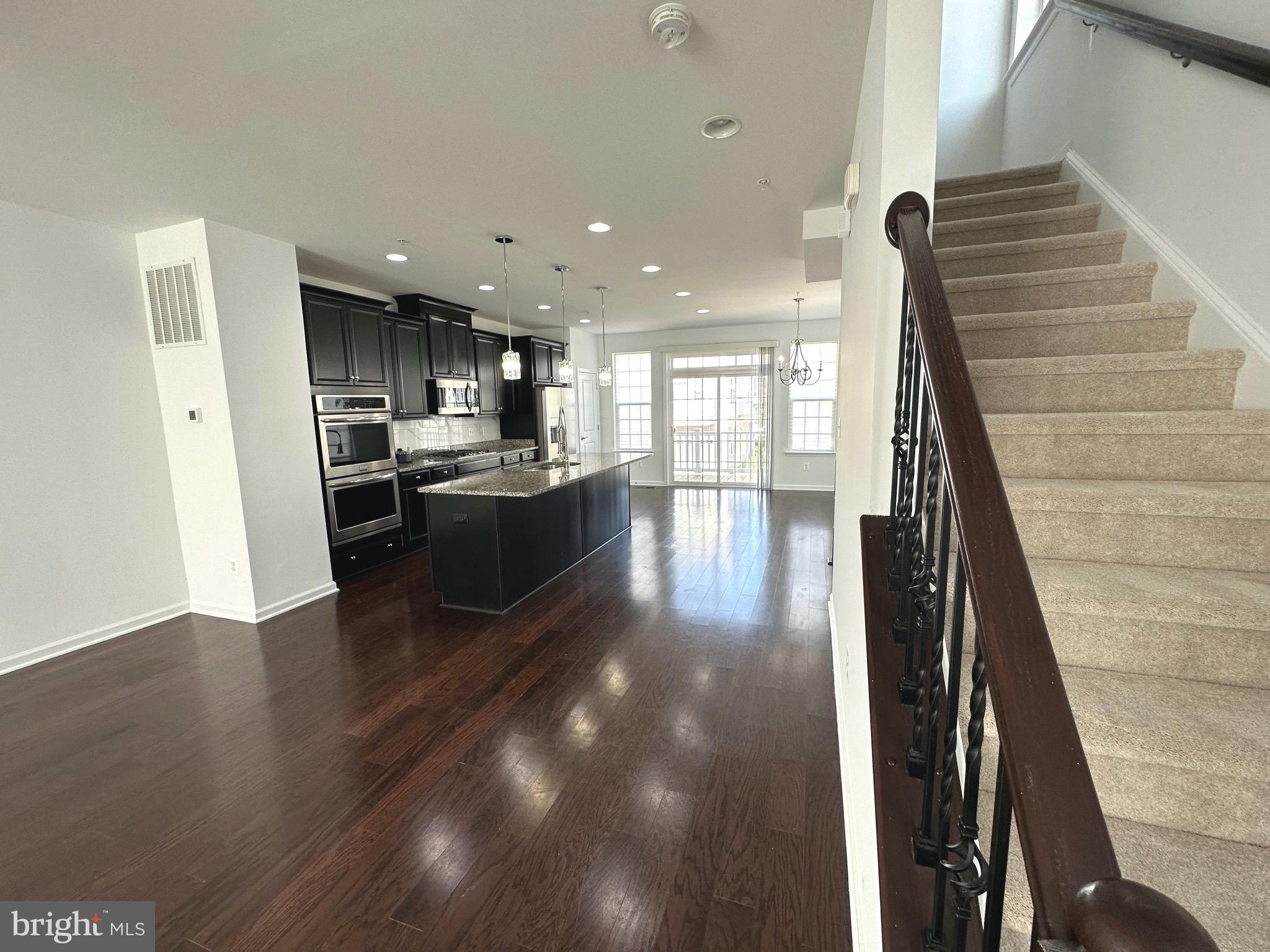 METRO POINTE - Residential