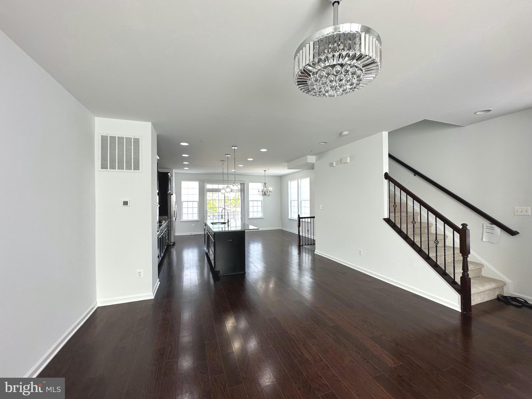 METRO POINTE - Residential