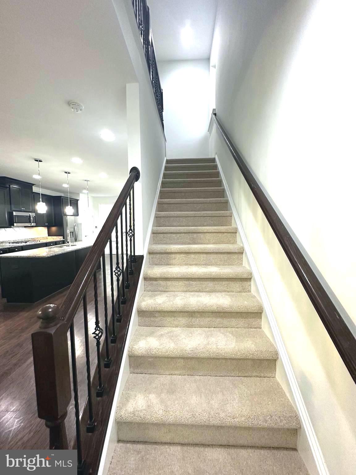 METRO POINTE - Residential