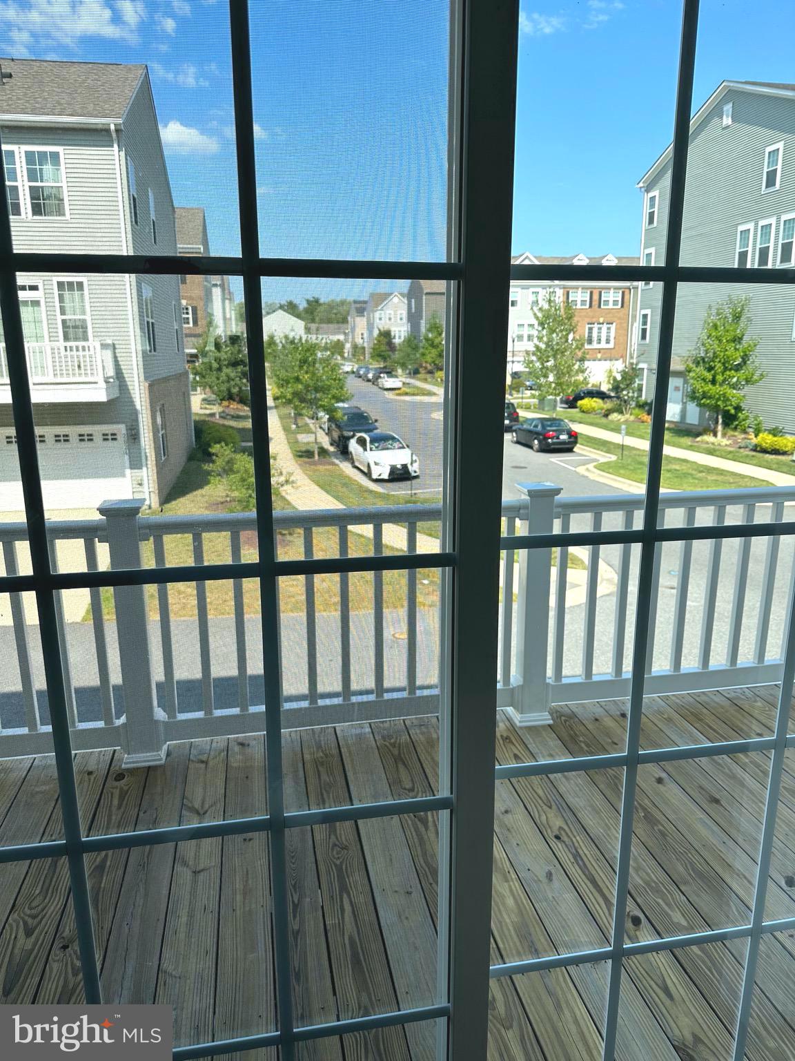 METRO POINTE - Residential