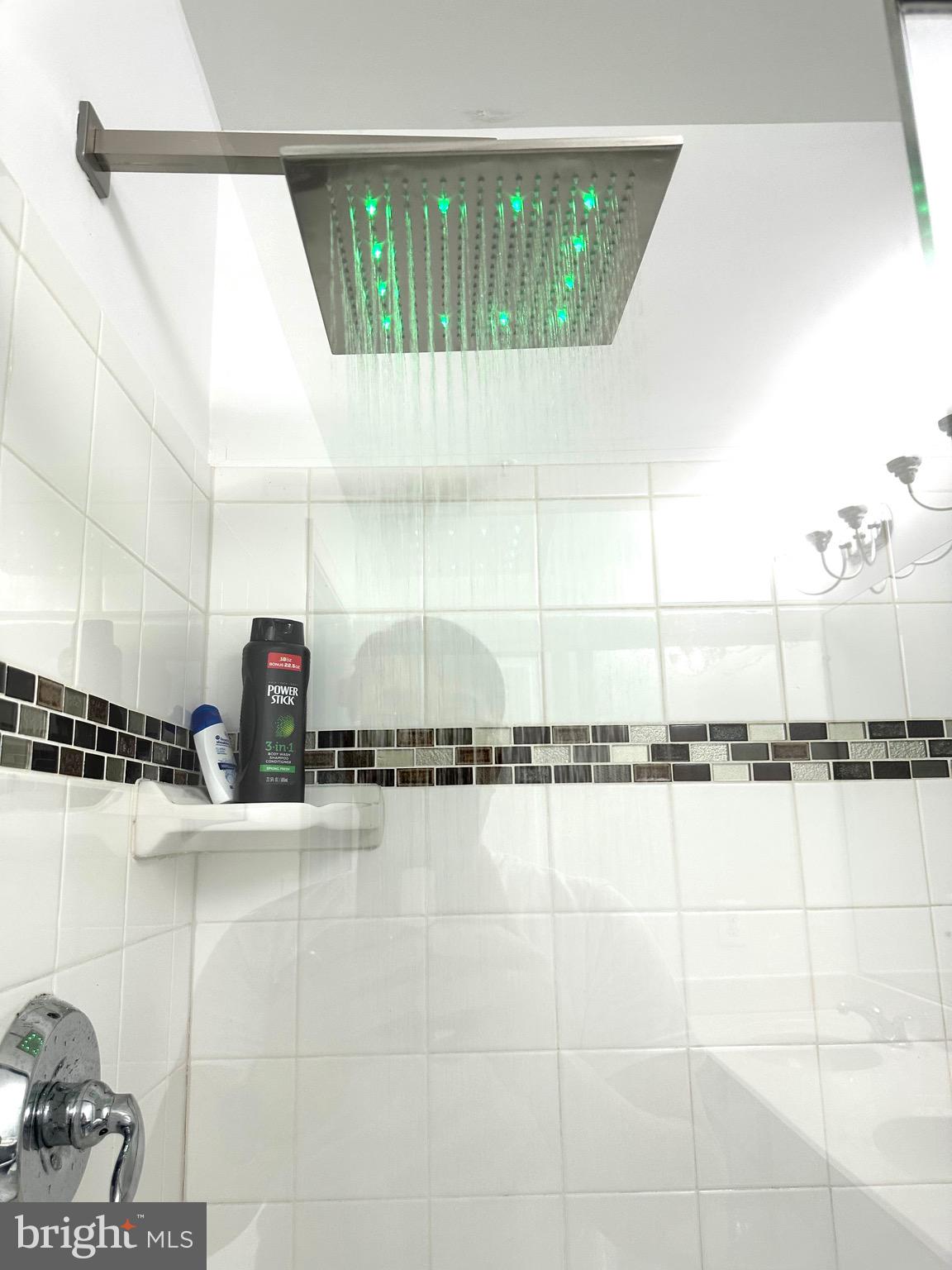 METRO POINTE - Residential