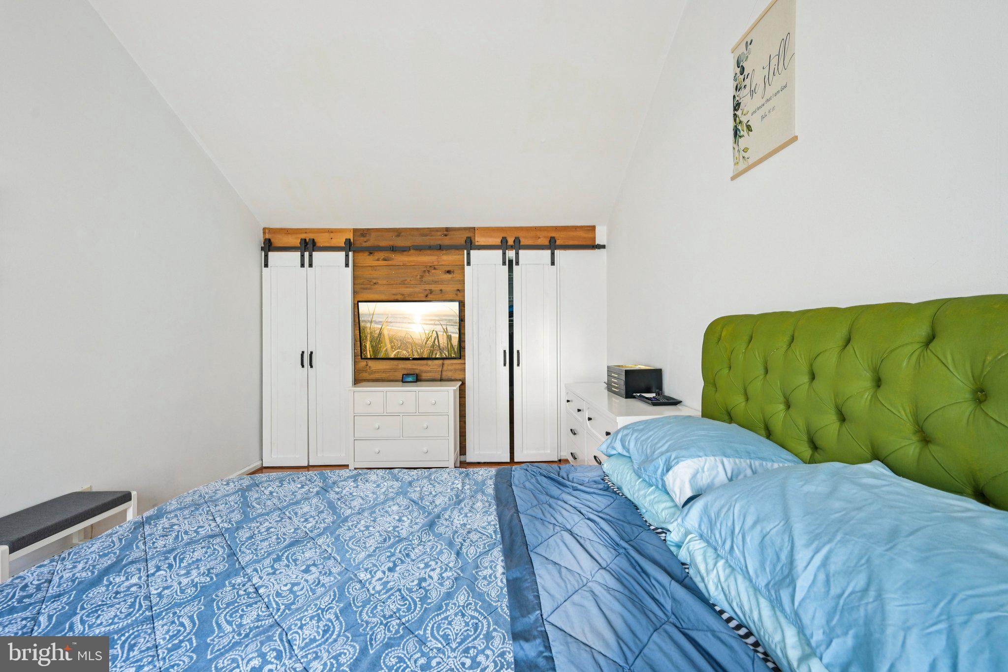 VICTORIA CROSSING - Residential