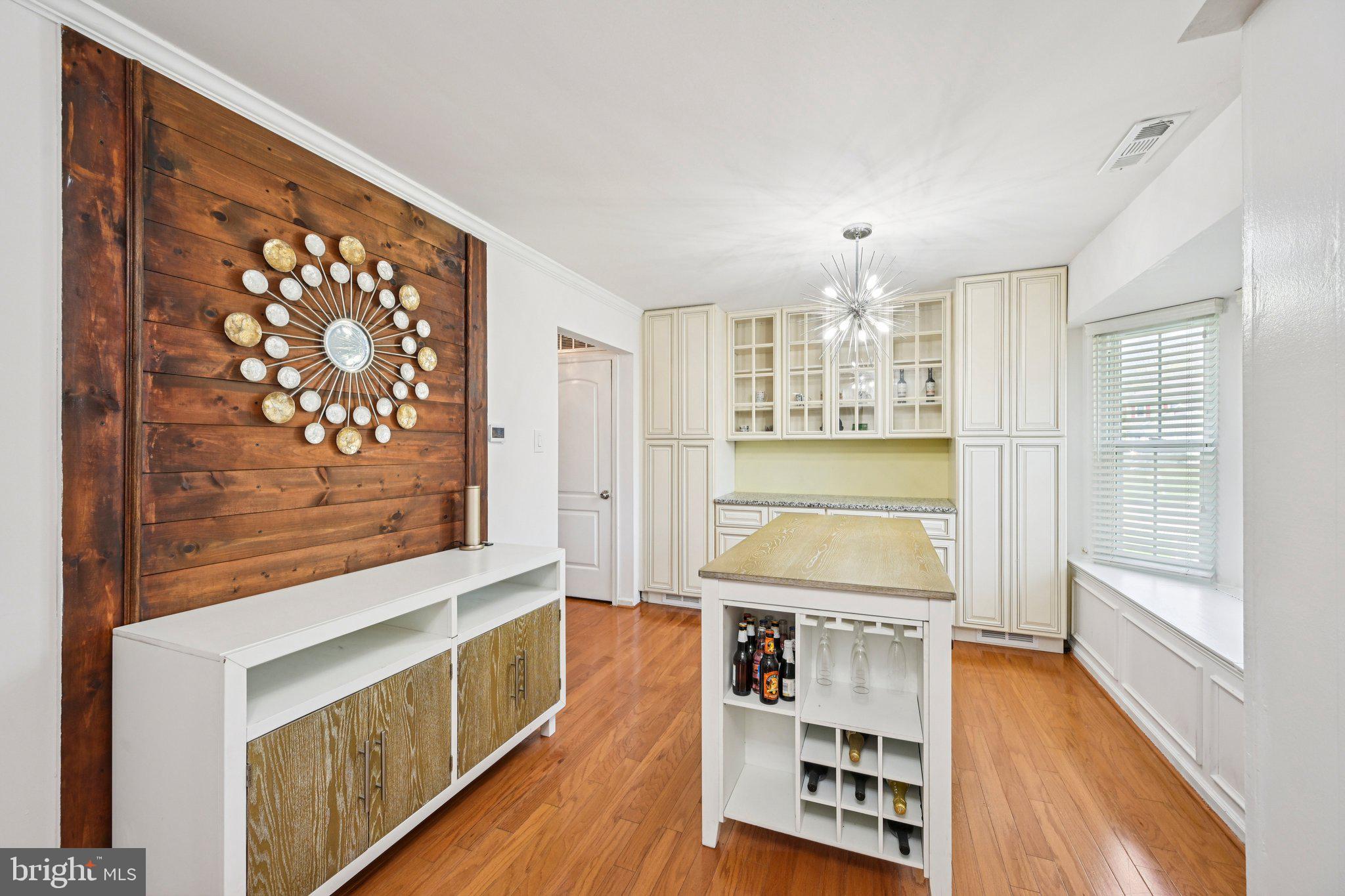 VICTORIA CROSSING - Residential