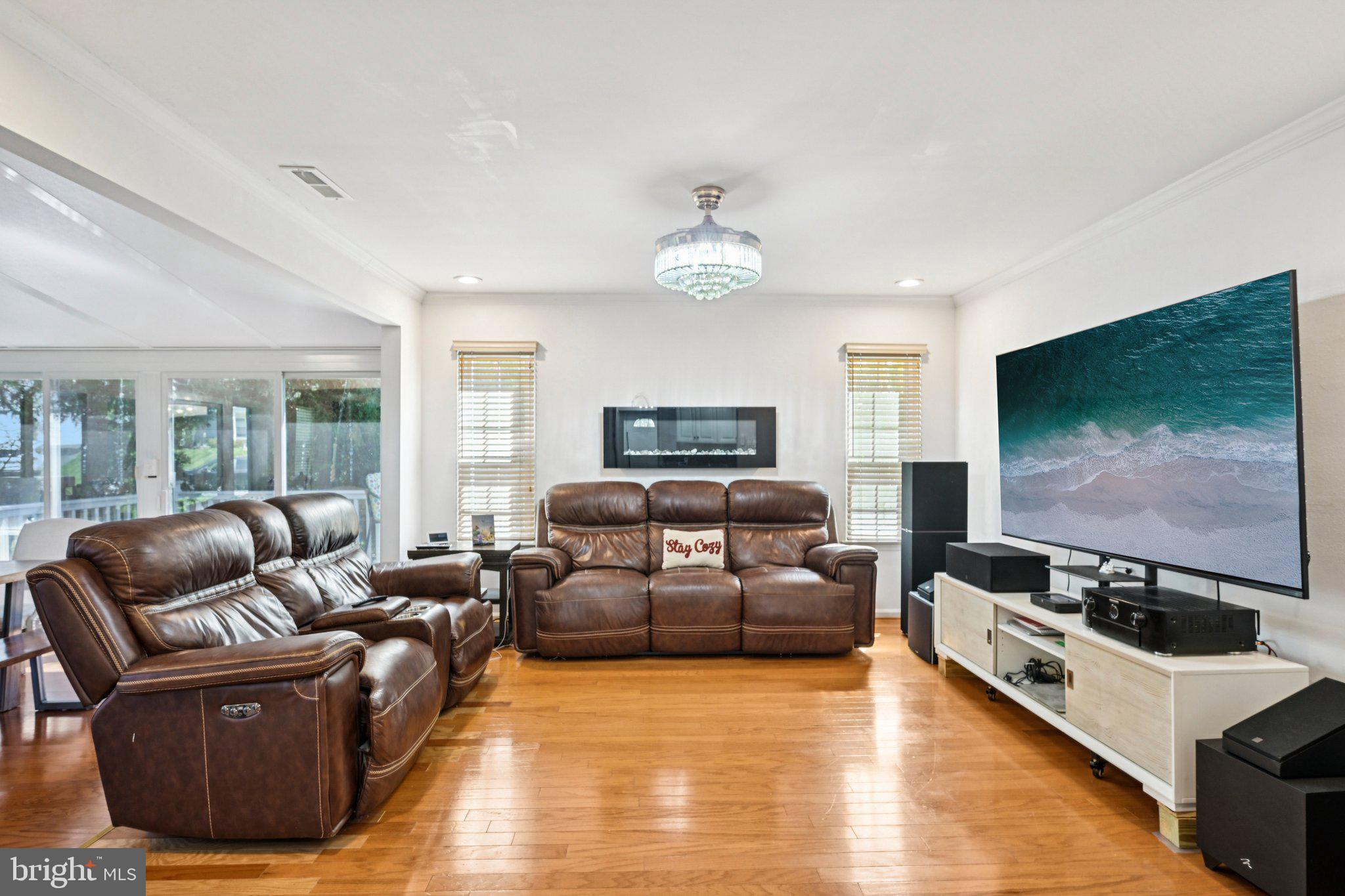 VICTORIA CROSSING - Residential