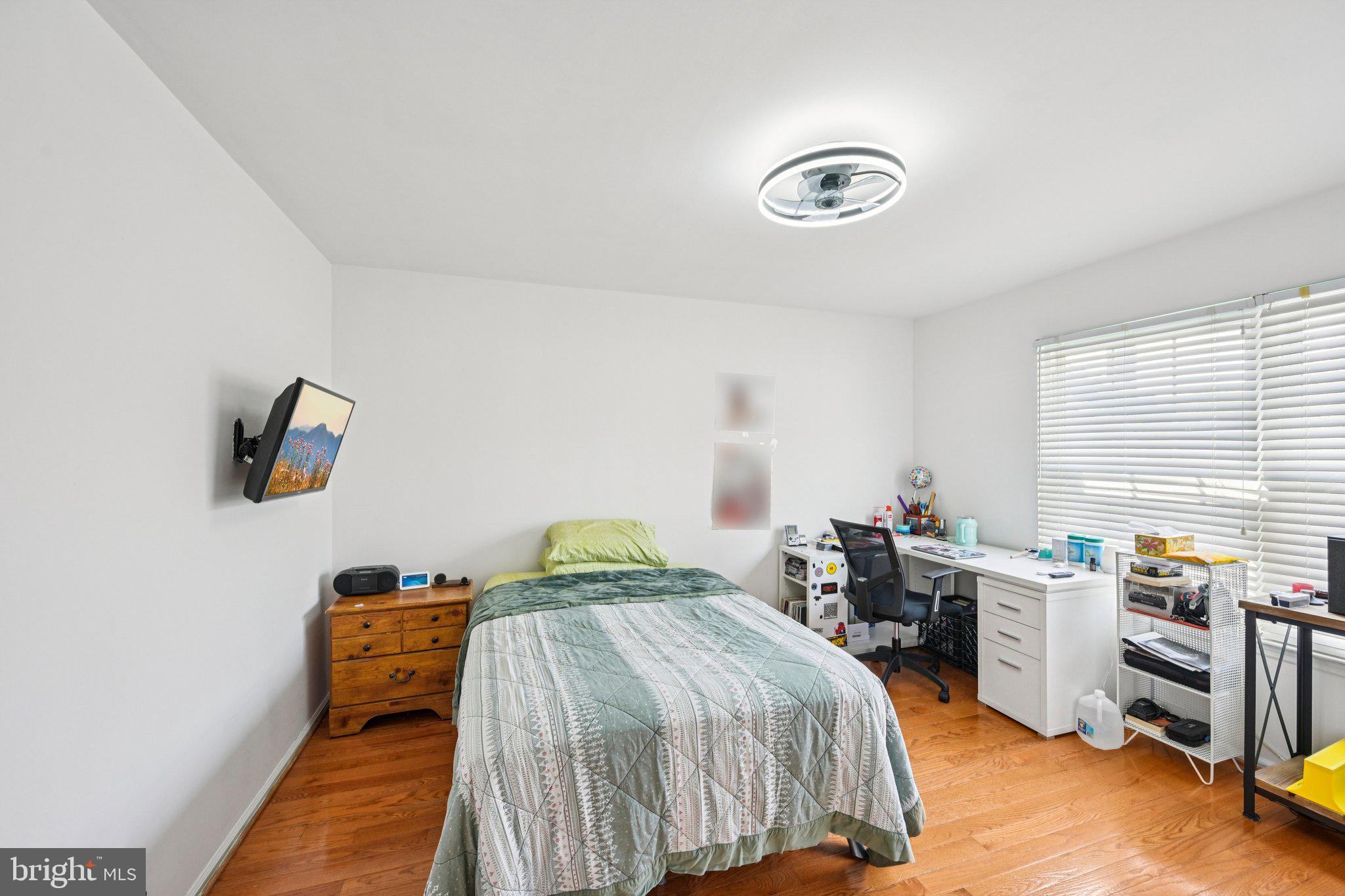 VICTORIA CROSSING - Residential