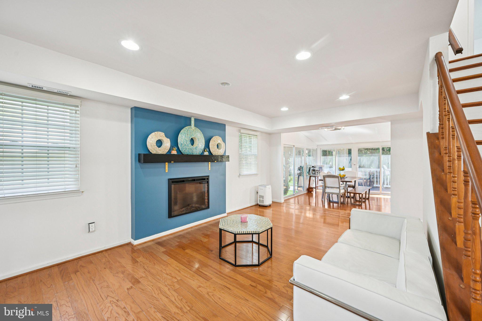 VICTORIA CROSSING - Residential