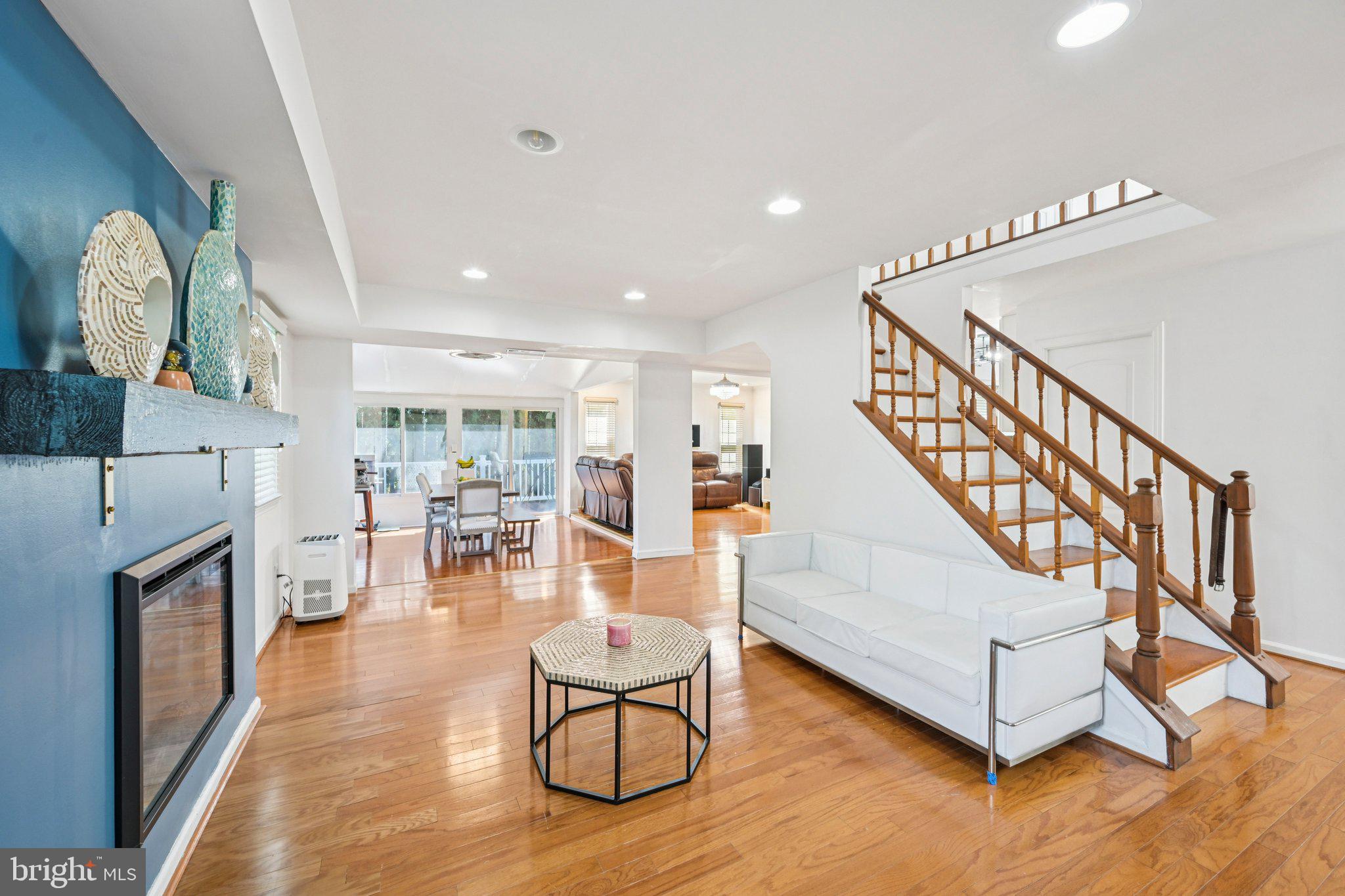 VICTORIA CROSSING - Residential