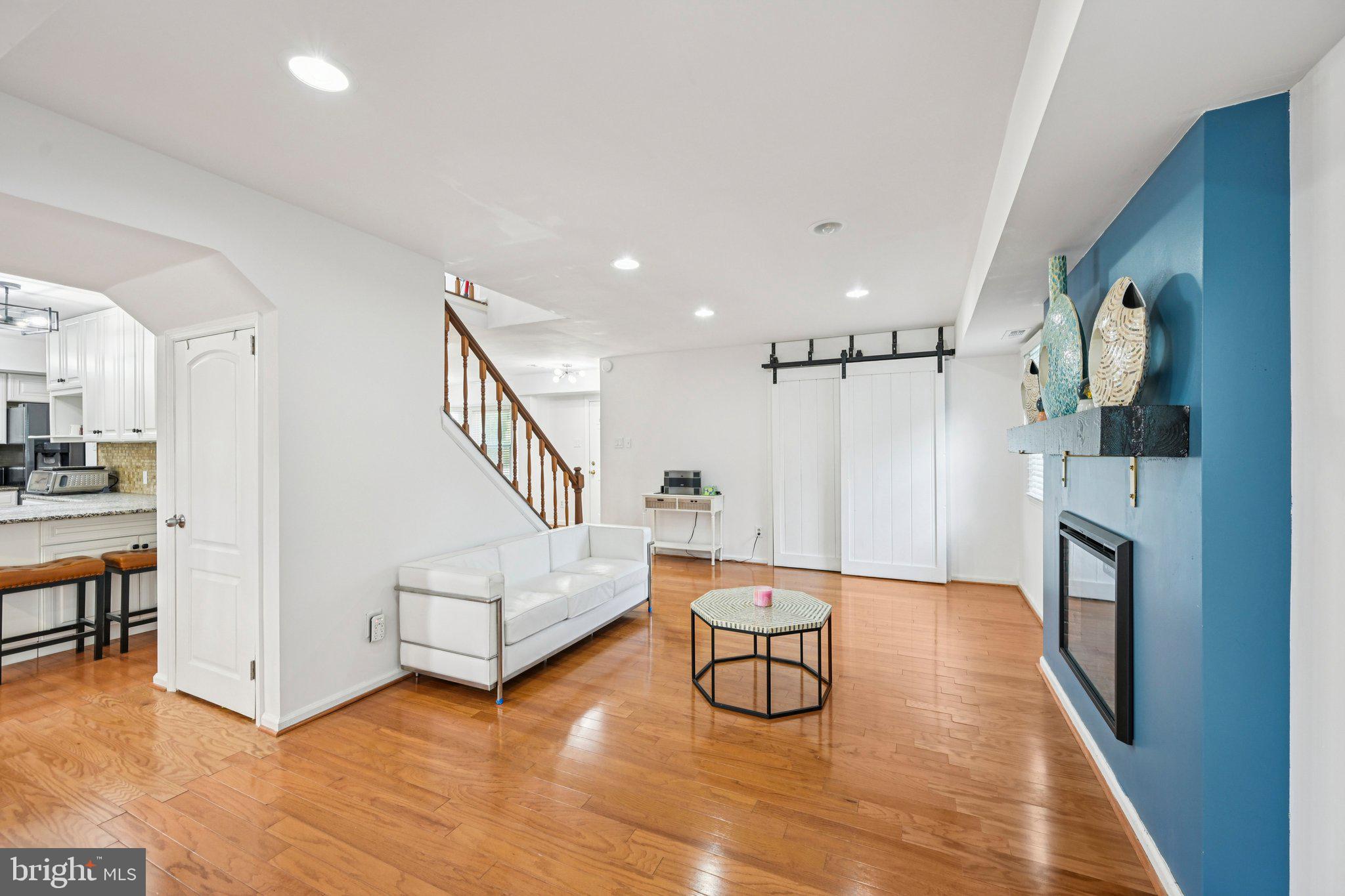 VICTORIA CROSSING - Residential