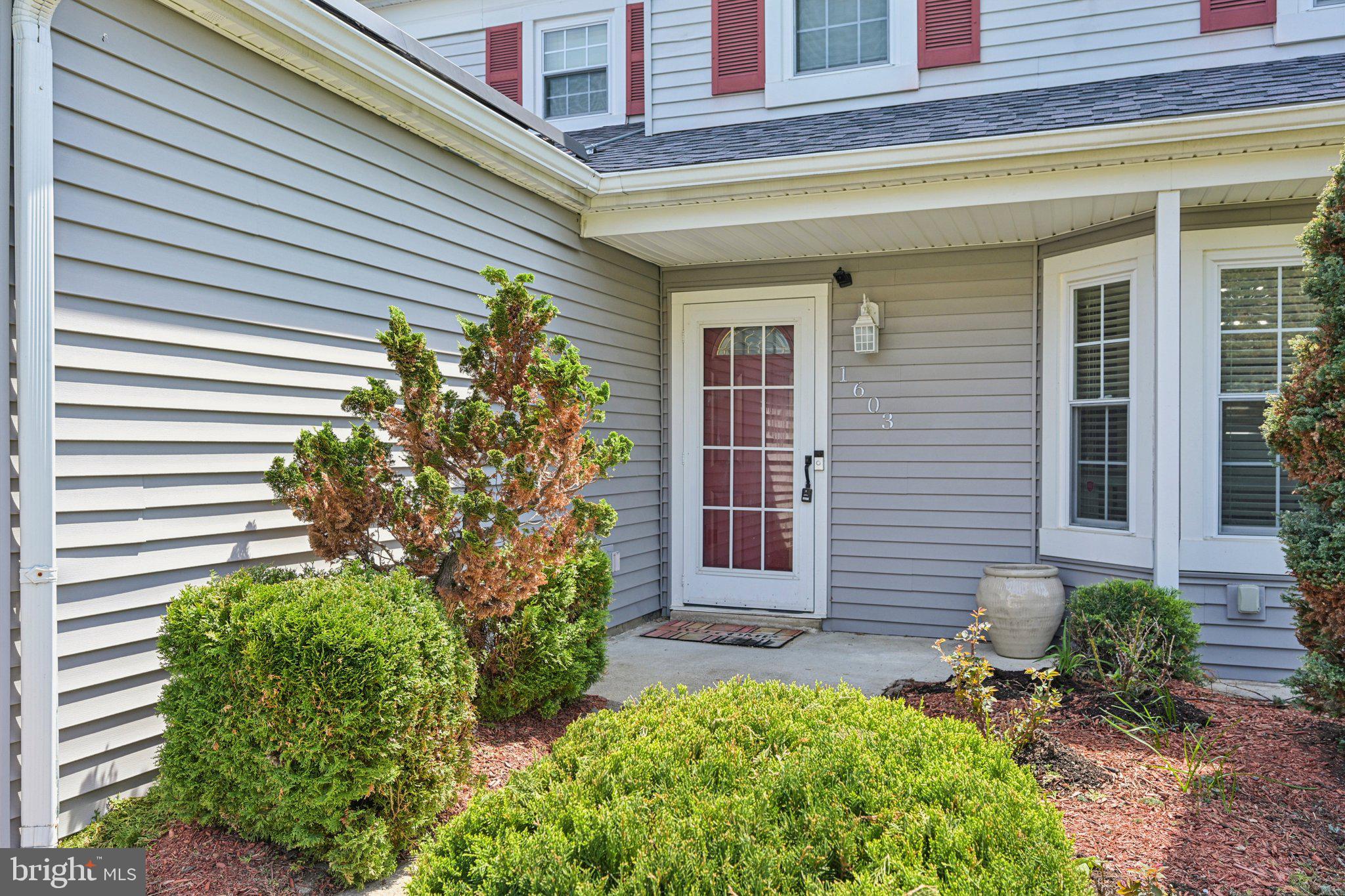 VICTORIA CROSSING - Residential