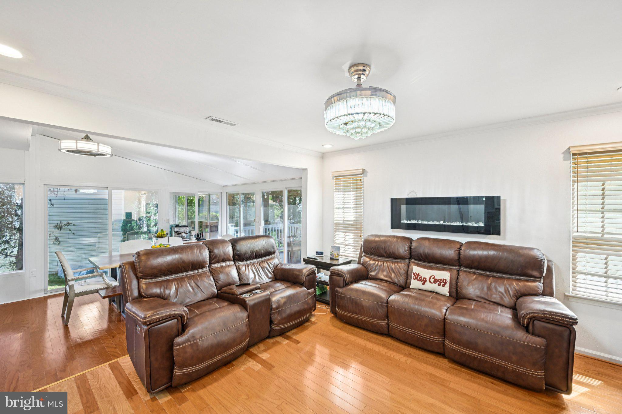 VICTORIA CROSSING - Residential