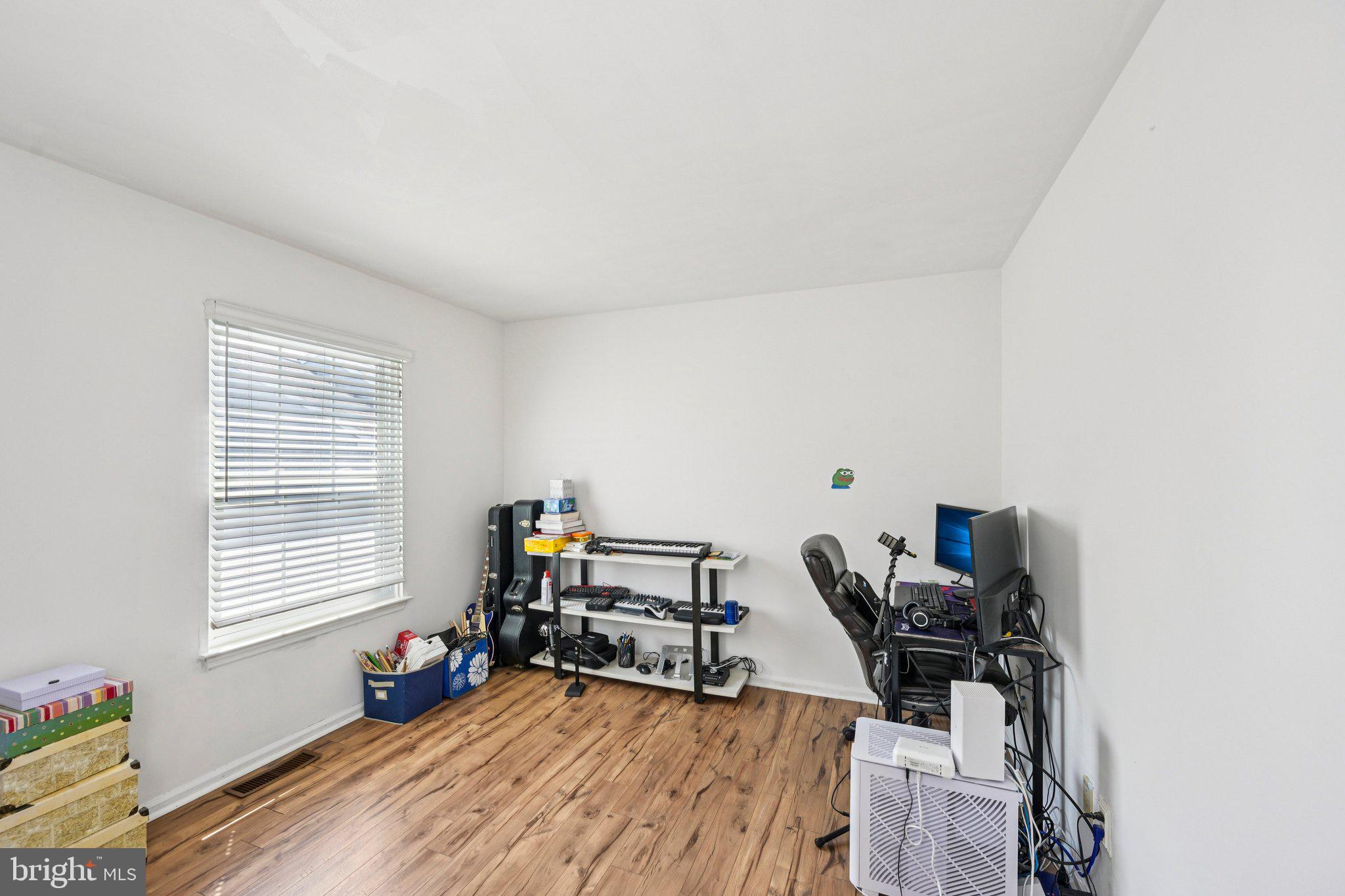 VICTORIA CROSSING - Residential