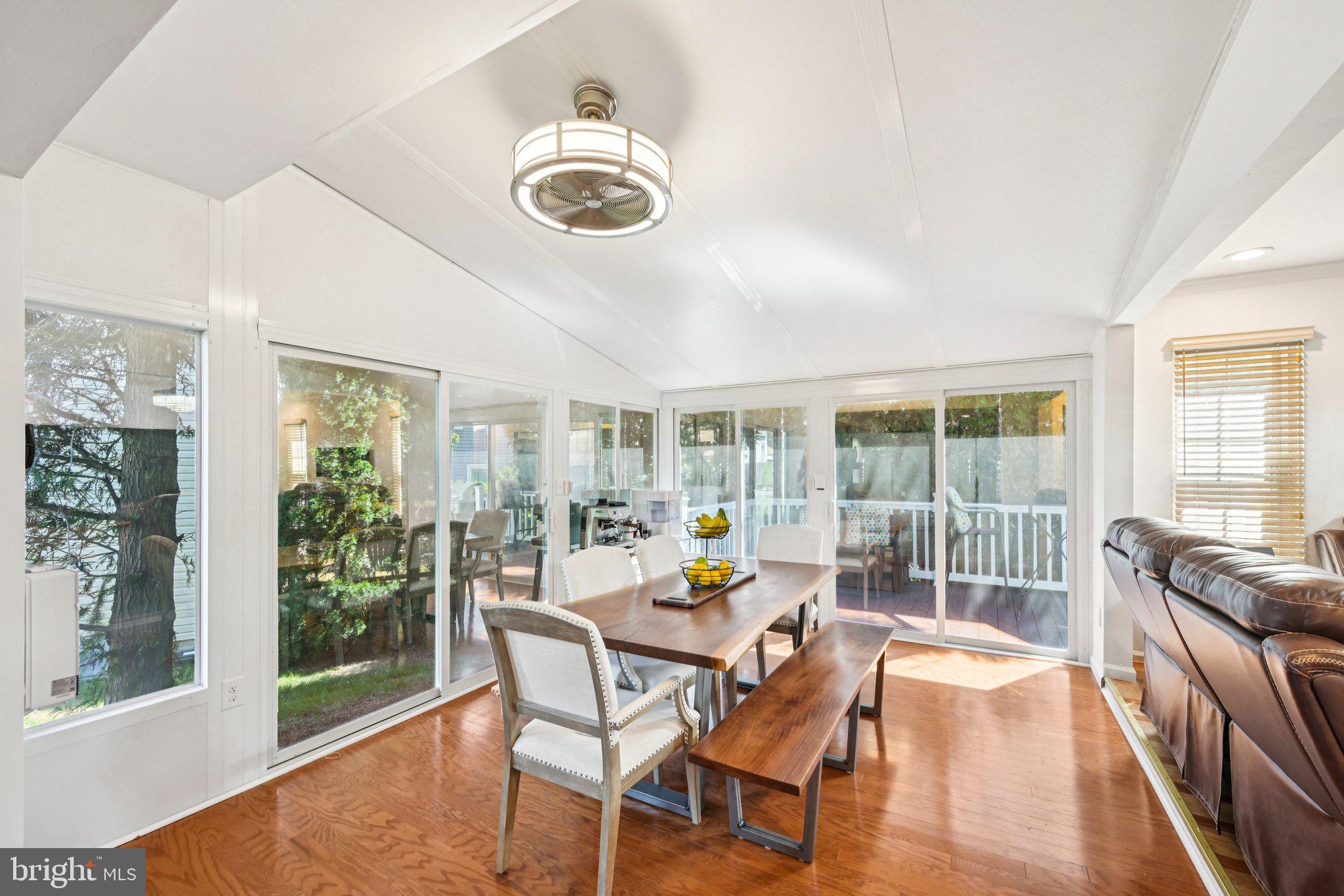 VICTORIA CROSSING - Residential