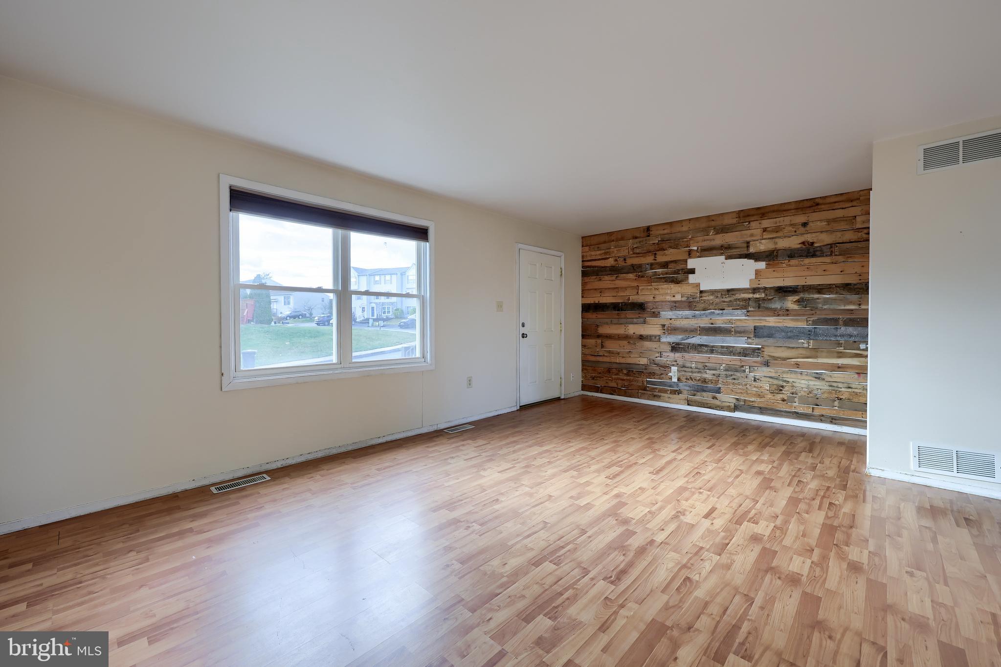 VILLAGE OF VALLEY GREEN - Residential