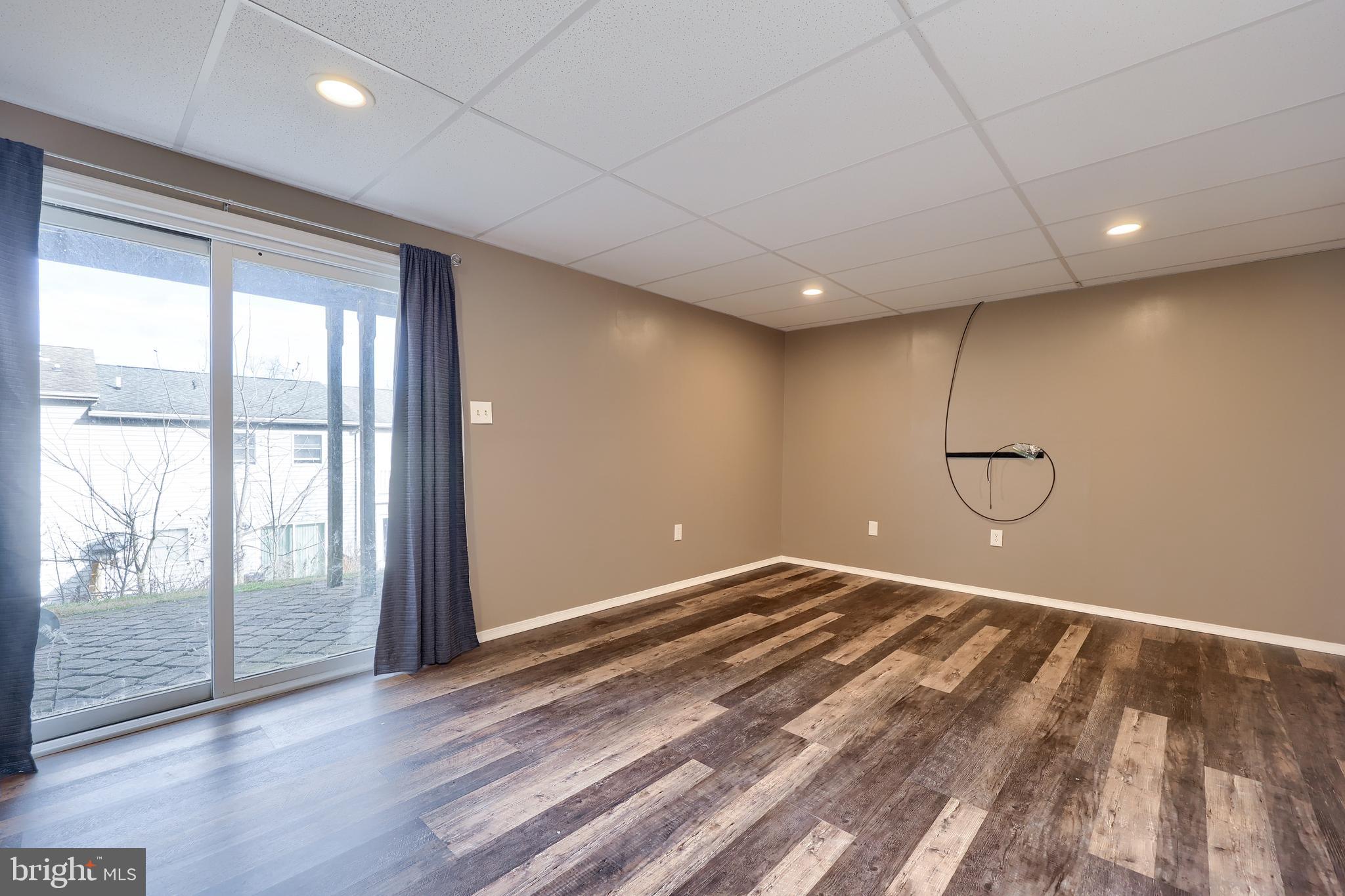 VILLAGE OF VALLEY GREEN - Residential