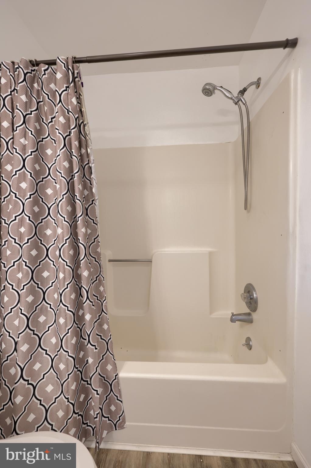 VILLAGE OF VALLEY GREEN - Residential