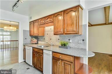 5726 BREWER HOUSE CIRCLE