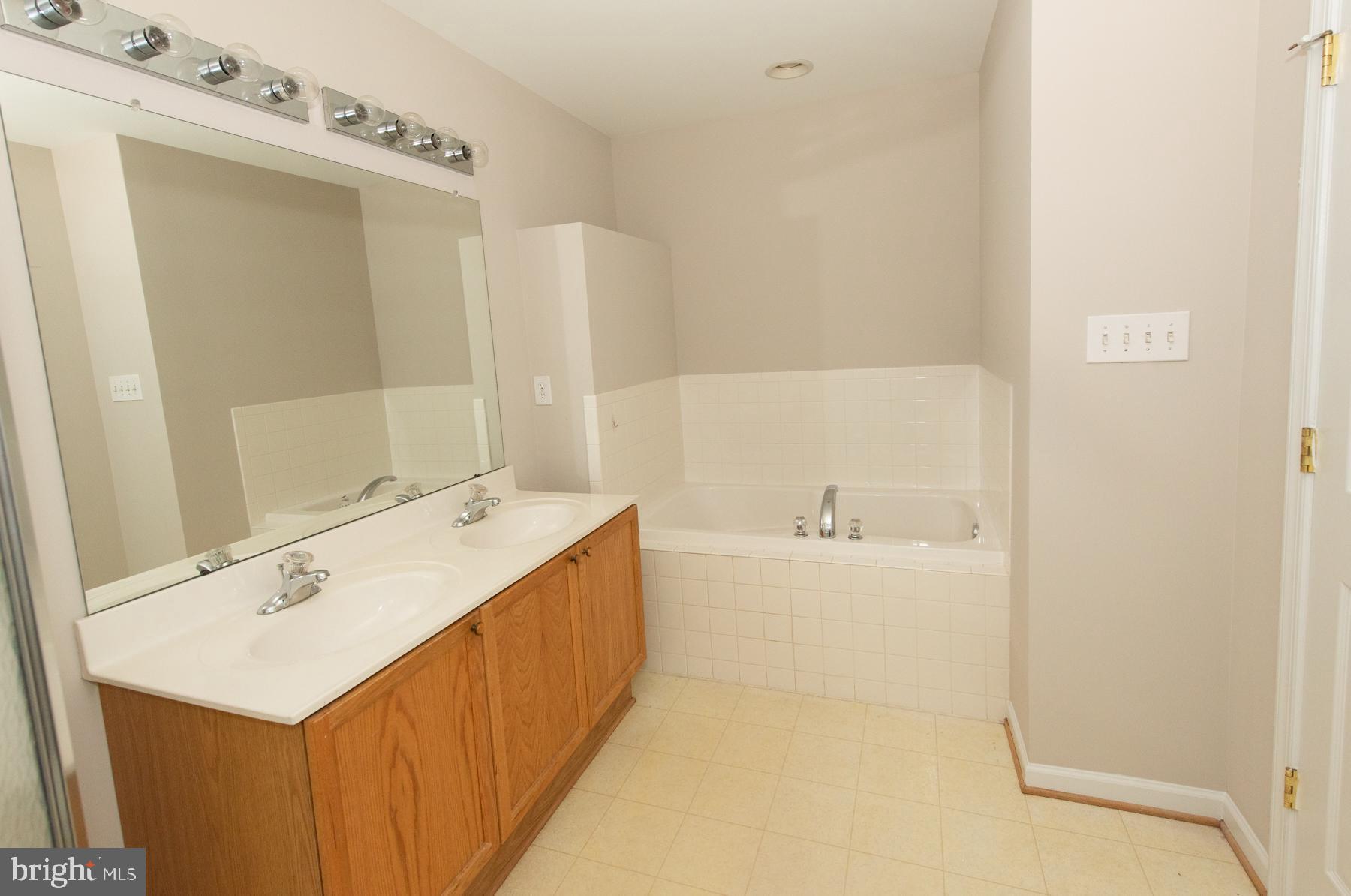 COUNTY GREEN - Residential